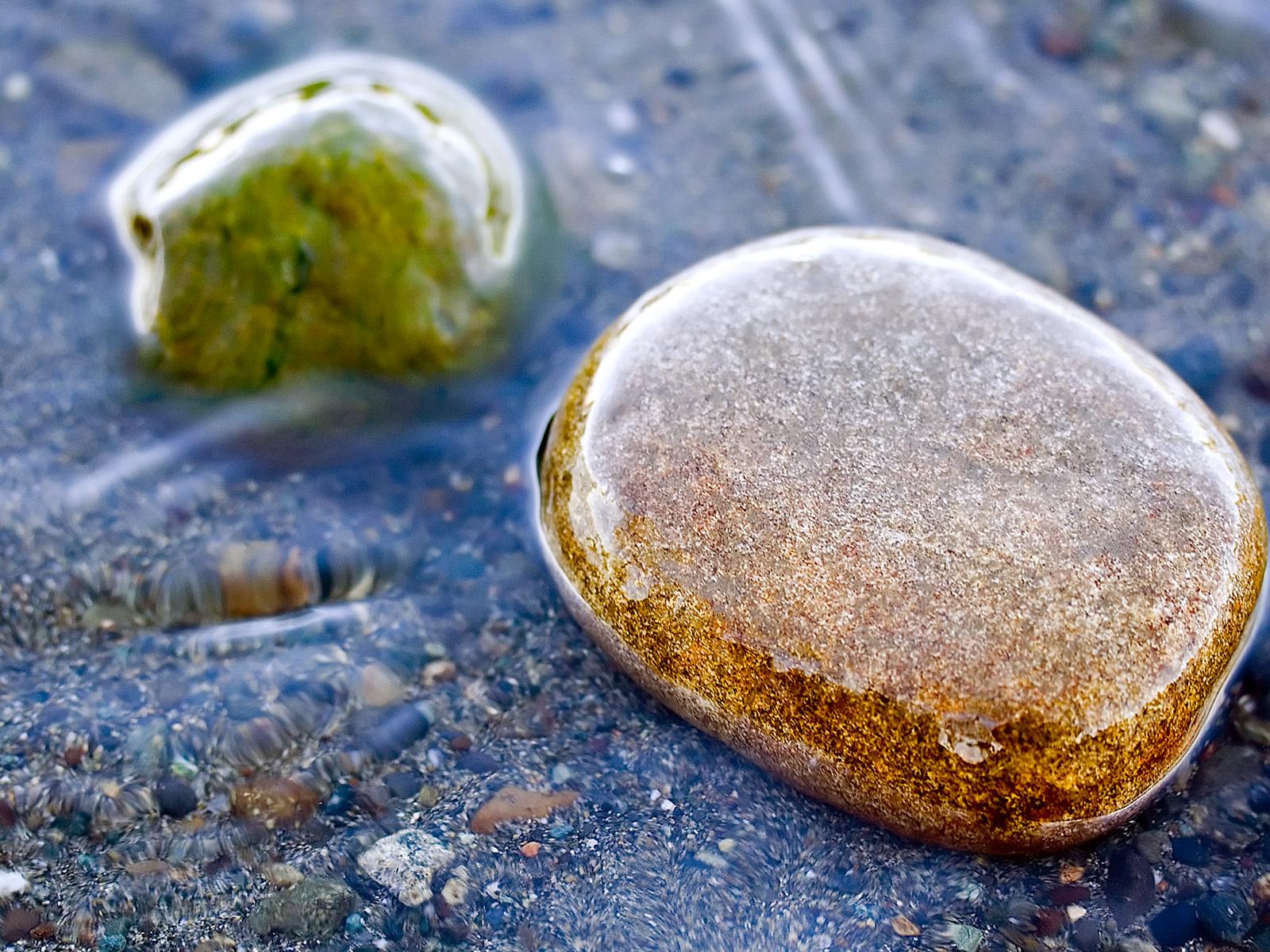 1600x1200 Beautiful Stone Macro On Beach Wallpaper HD / Desktop and Mobile Background