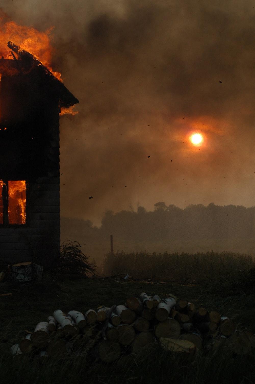 1000x1504 House On Fire Picture. Download Free Image
