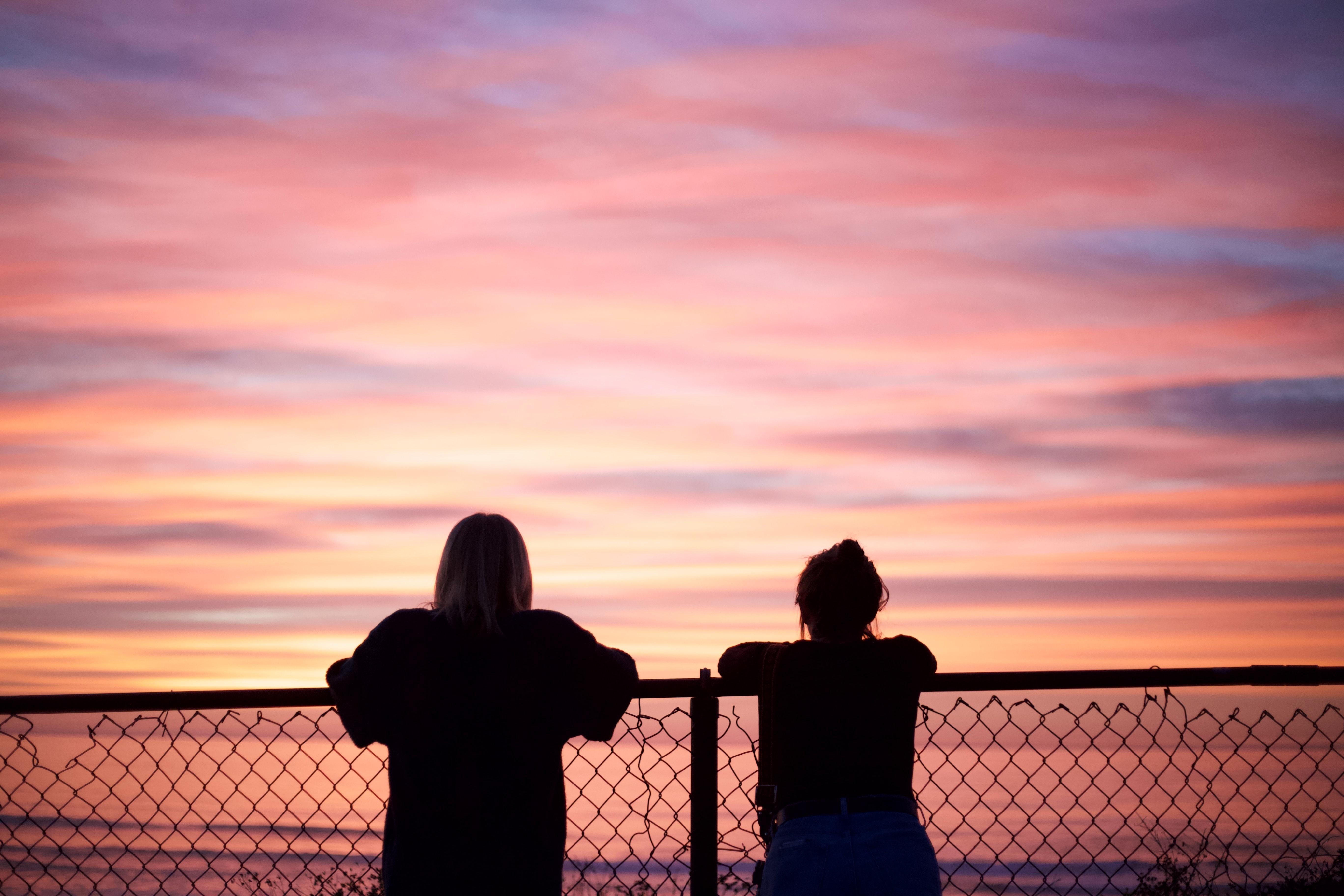 5472x3648 Cute best friend wallpaper with sunset effects Wallpaper Download