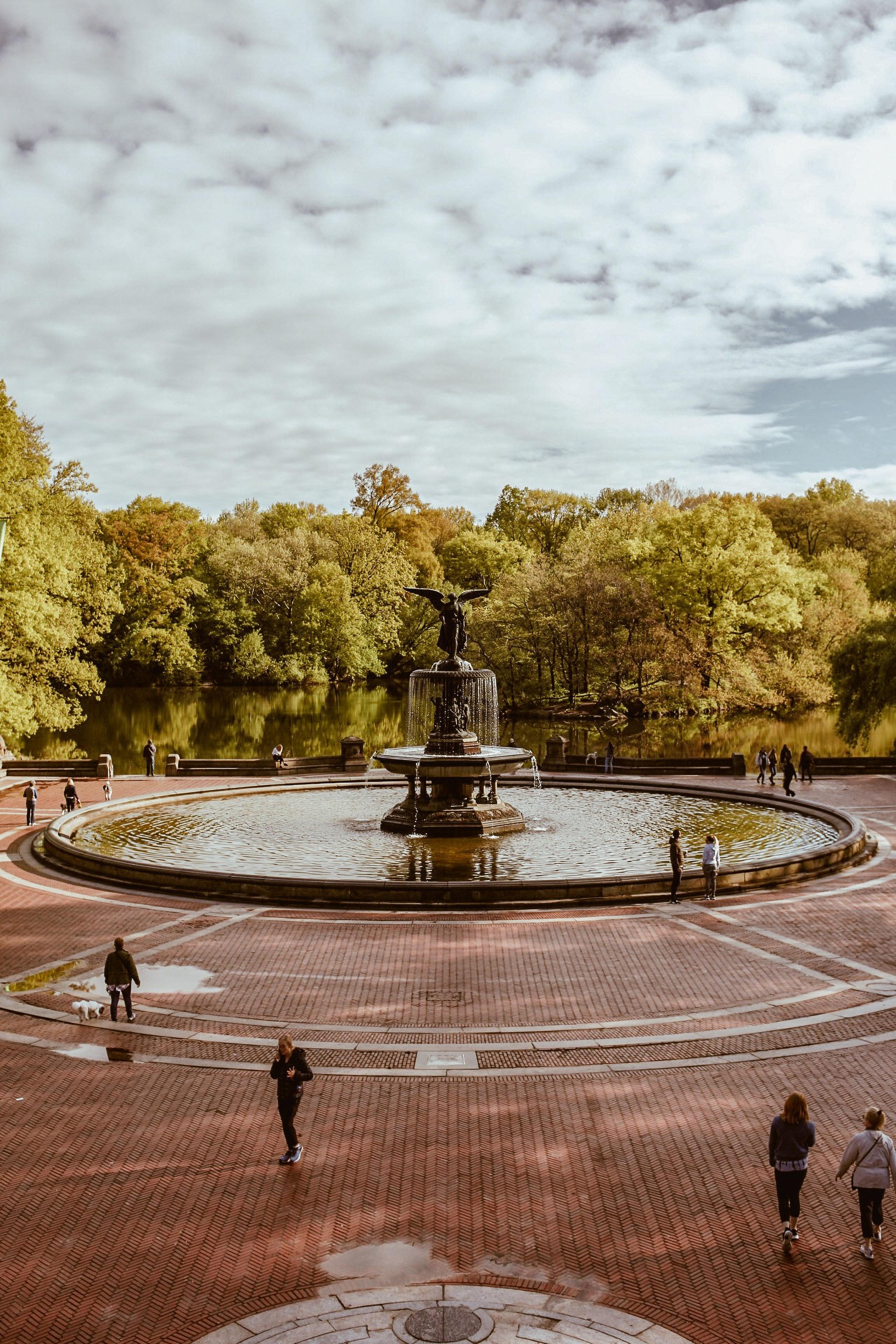 3333x5000 Water Fountain · Free