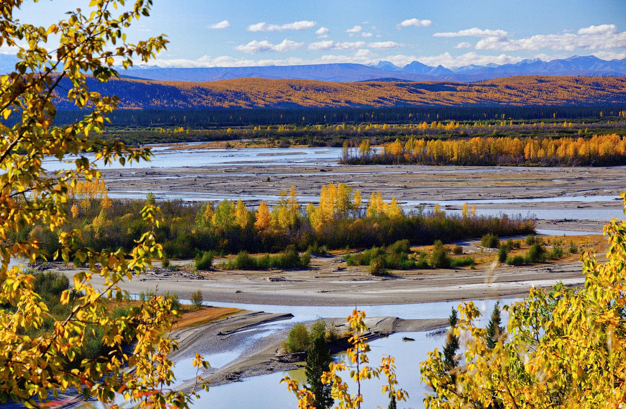 2048x1338 Alaska River in Autumn