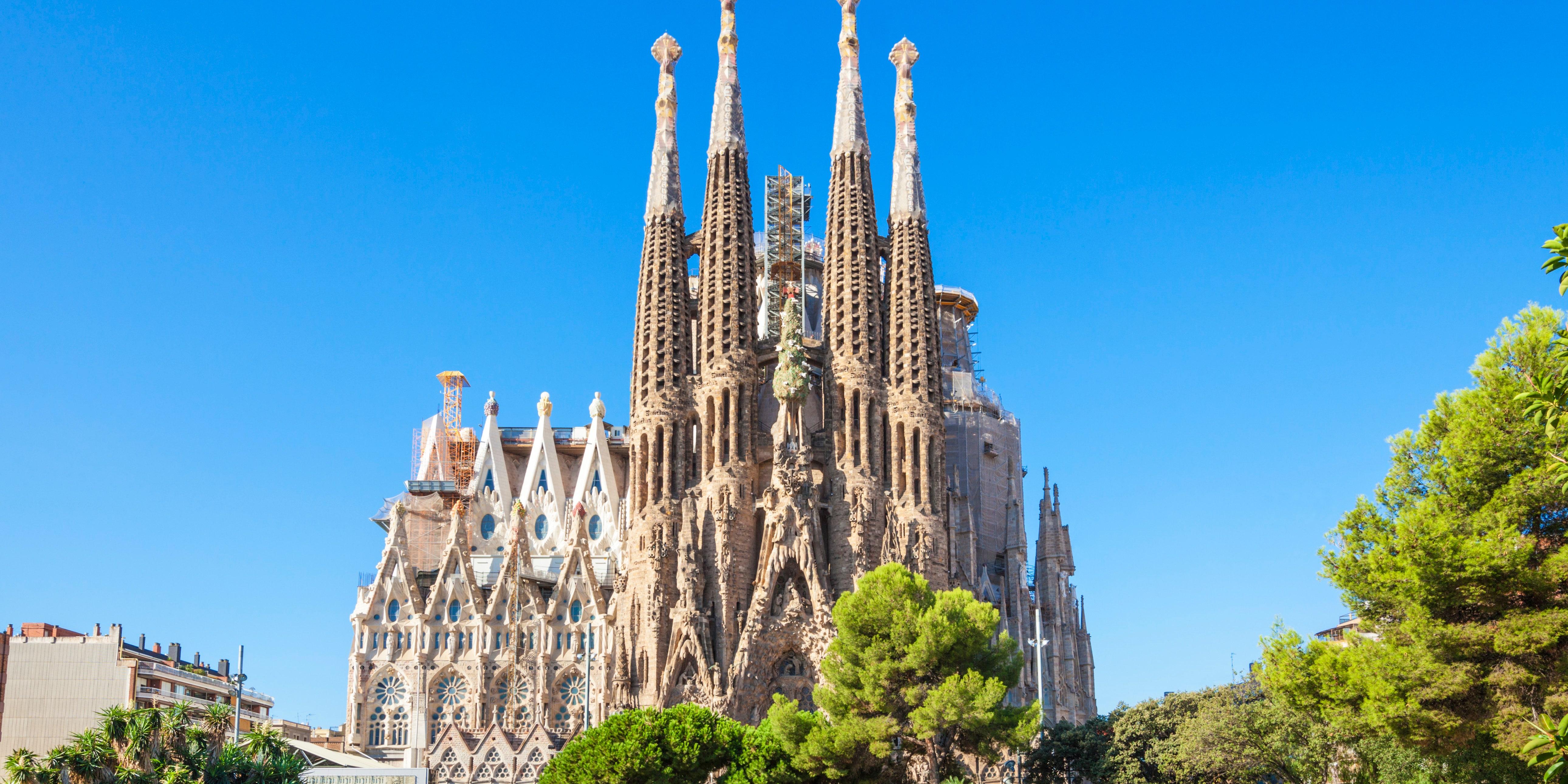 5160x2580 Incomplete La Sagrada Familia Finally Receives Construction Permit 137 Years Later