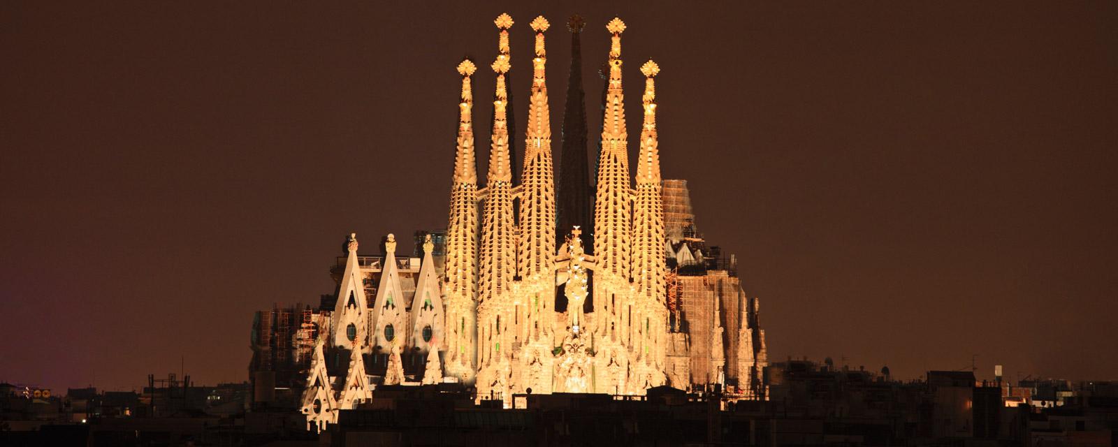 1600x640 Lighting of the central nave of the Sagrada Familia ELECTRICAL STUDY SERVICES