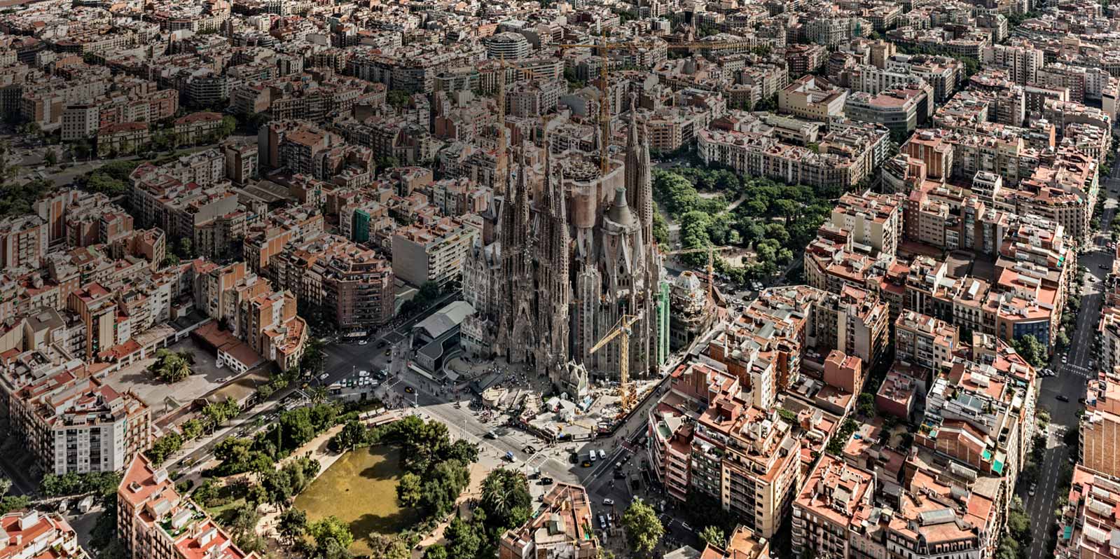1599x798 La Sagrada Familia Wallpaper