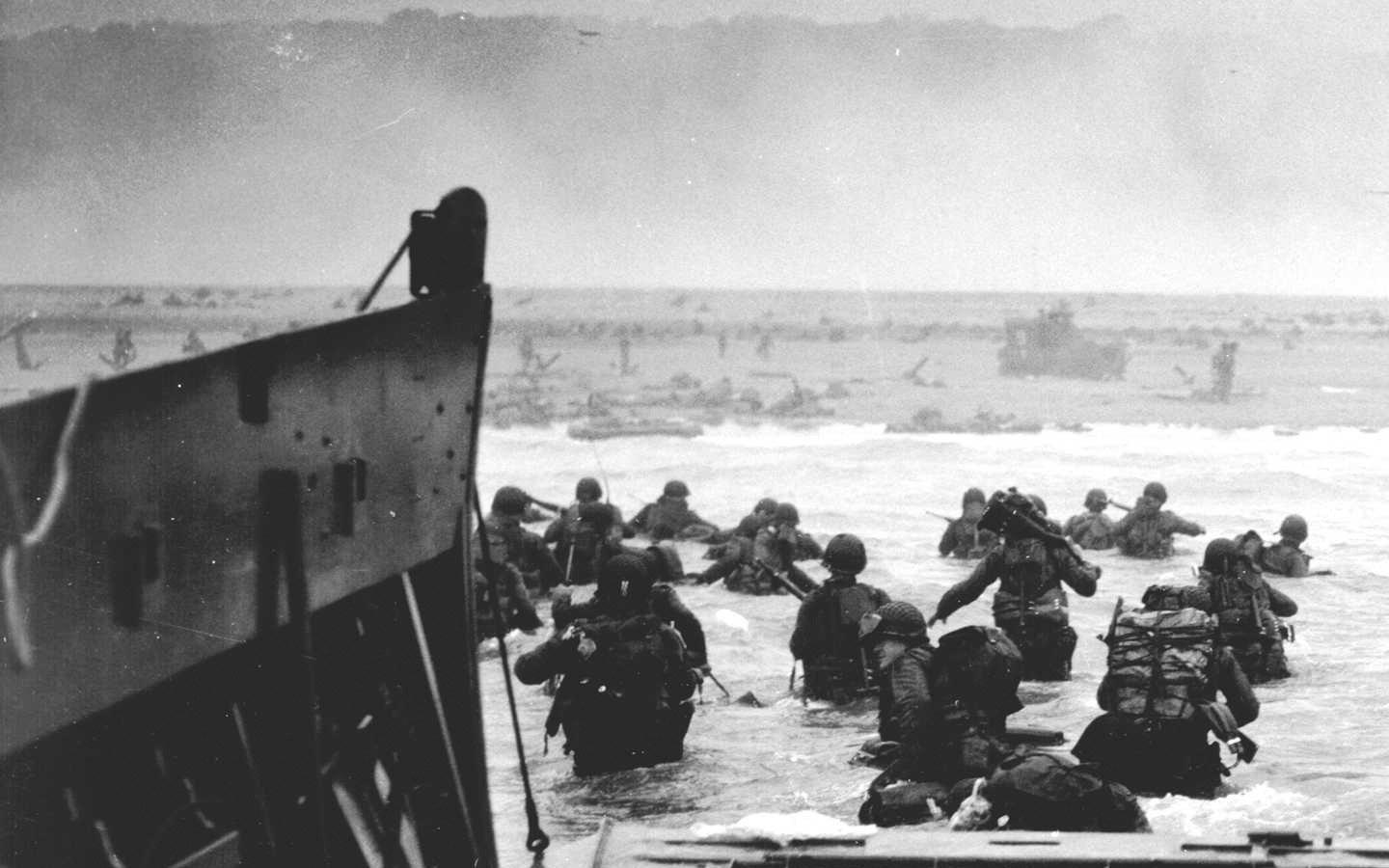 1440x900 soldiers, American, Normandy, History, Grayscale, World, War, Ii, D day, Troops, World, War, Beaches Wallpaper HD / Desktop and Mobile Background