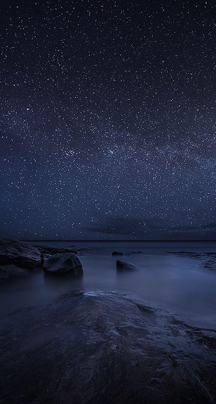 744x1392 Hồ đêm đầy sao trên bầu trời - Hình nền iPhone đẹp