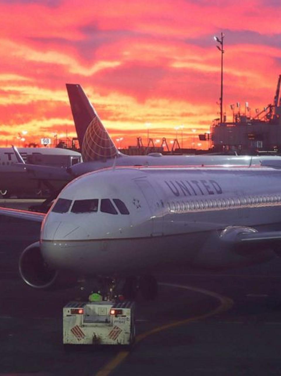 960x1282 Delta, United proactively cancel Christmas Eve flights due to COVID spread