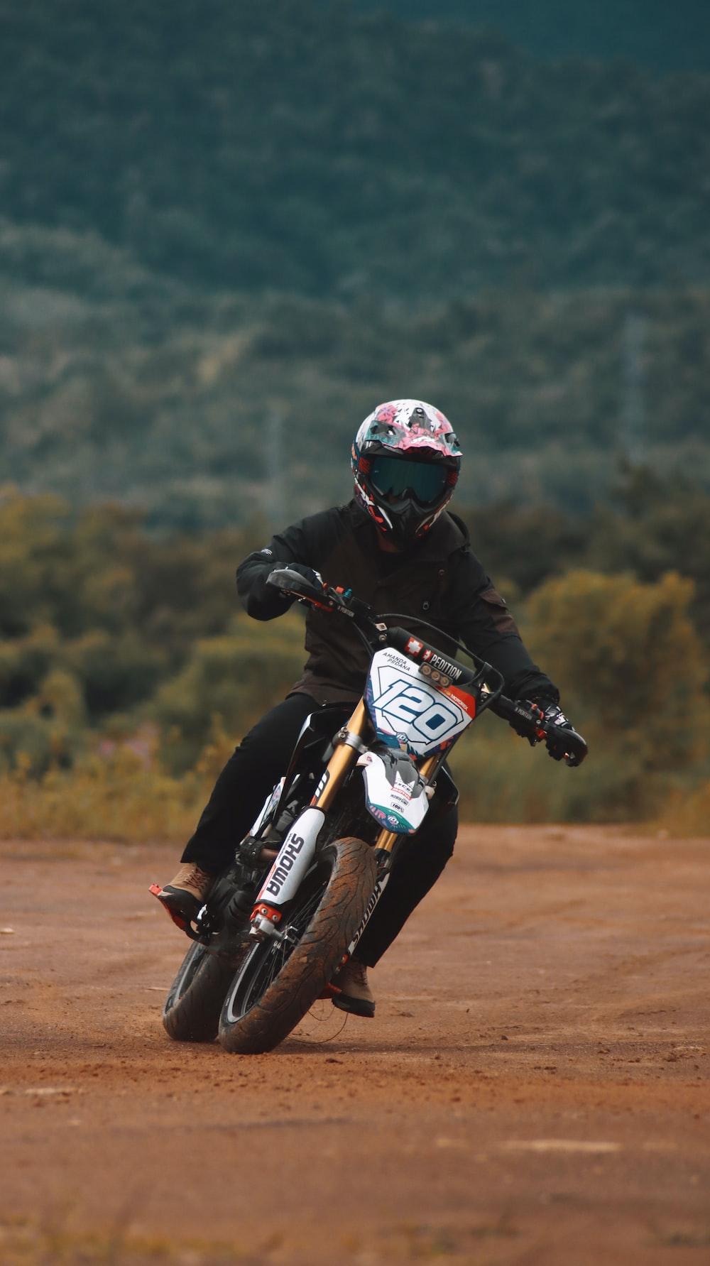 1000x1783 Dirt Bike Wallpaper: Free HD Download [HQ]
