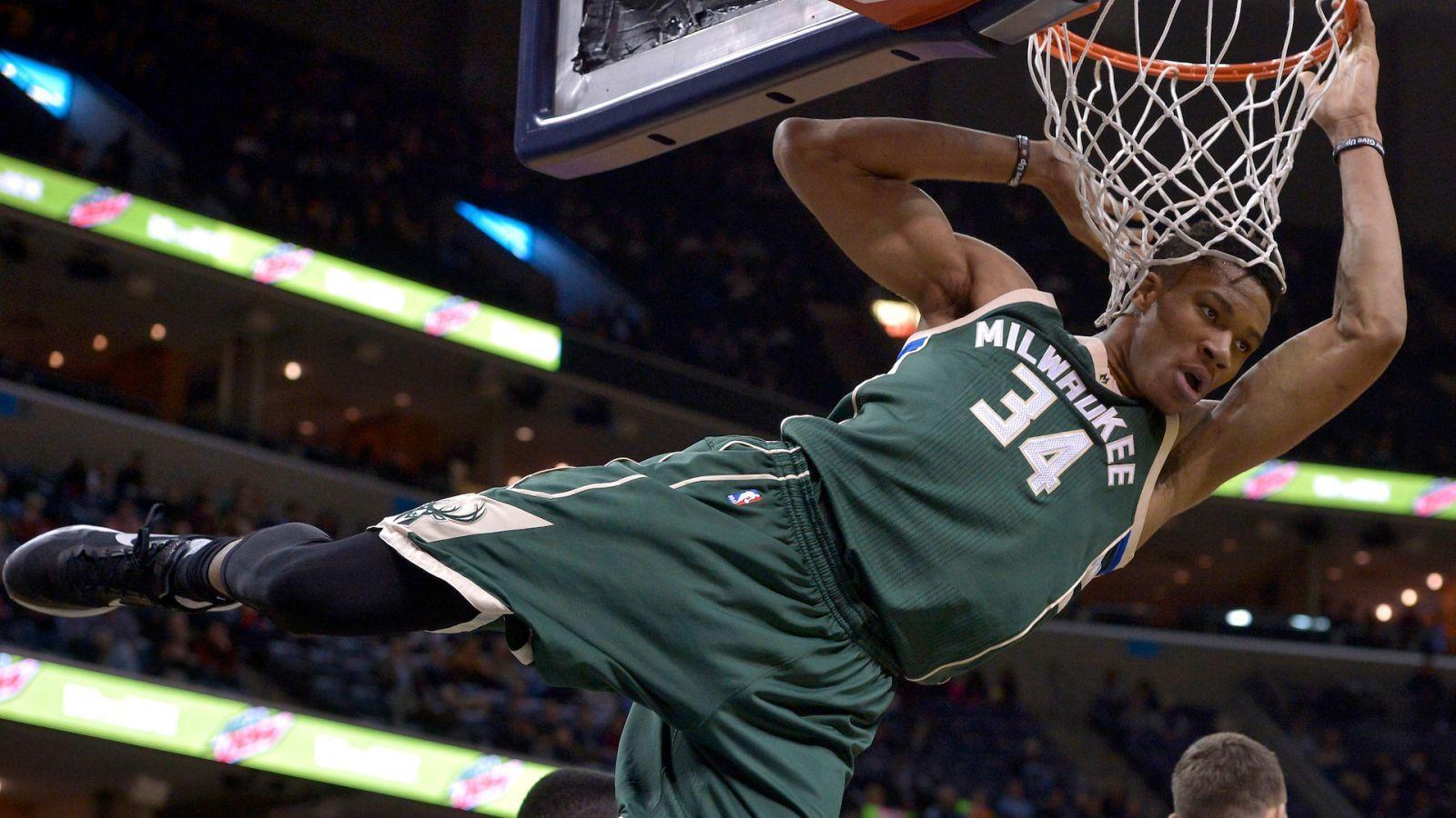 1600x900 Giannis Desktop Wallpaper