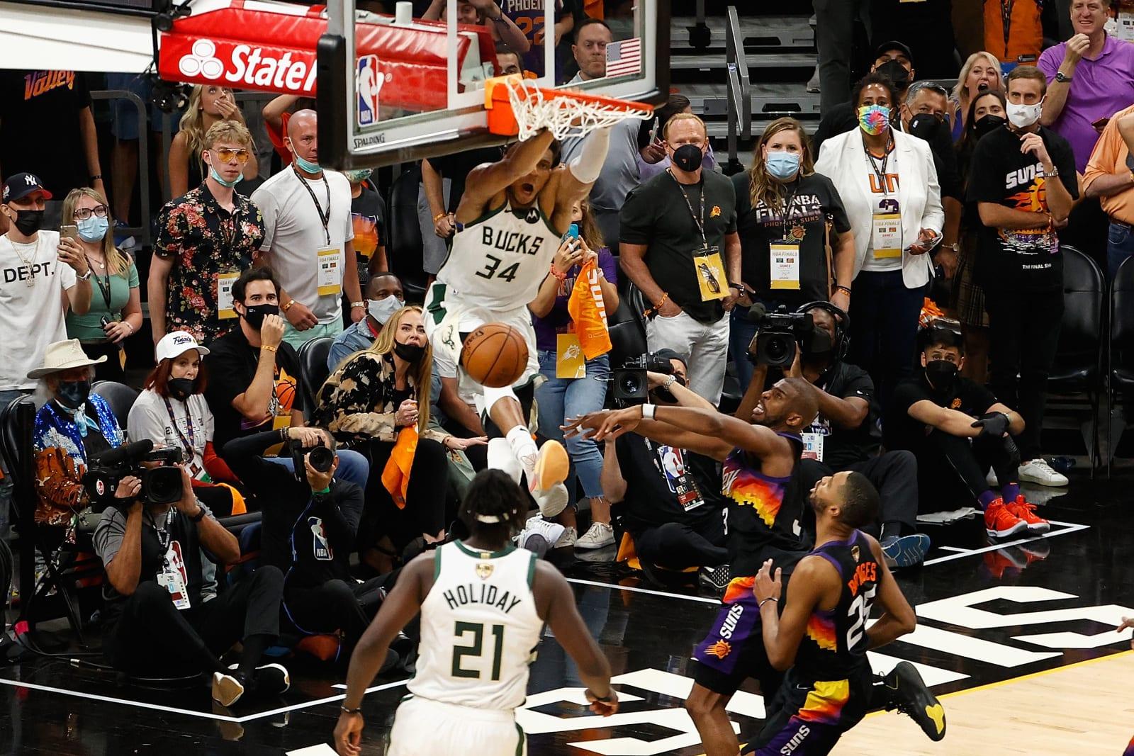 1600x1067 Best Getty Photo of Giannis' dagger dunk in Game 5