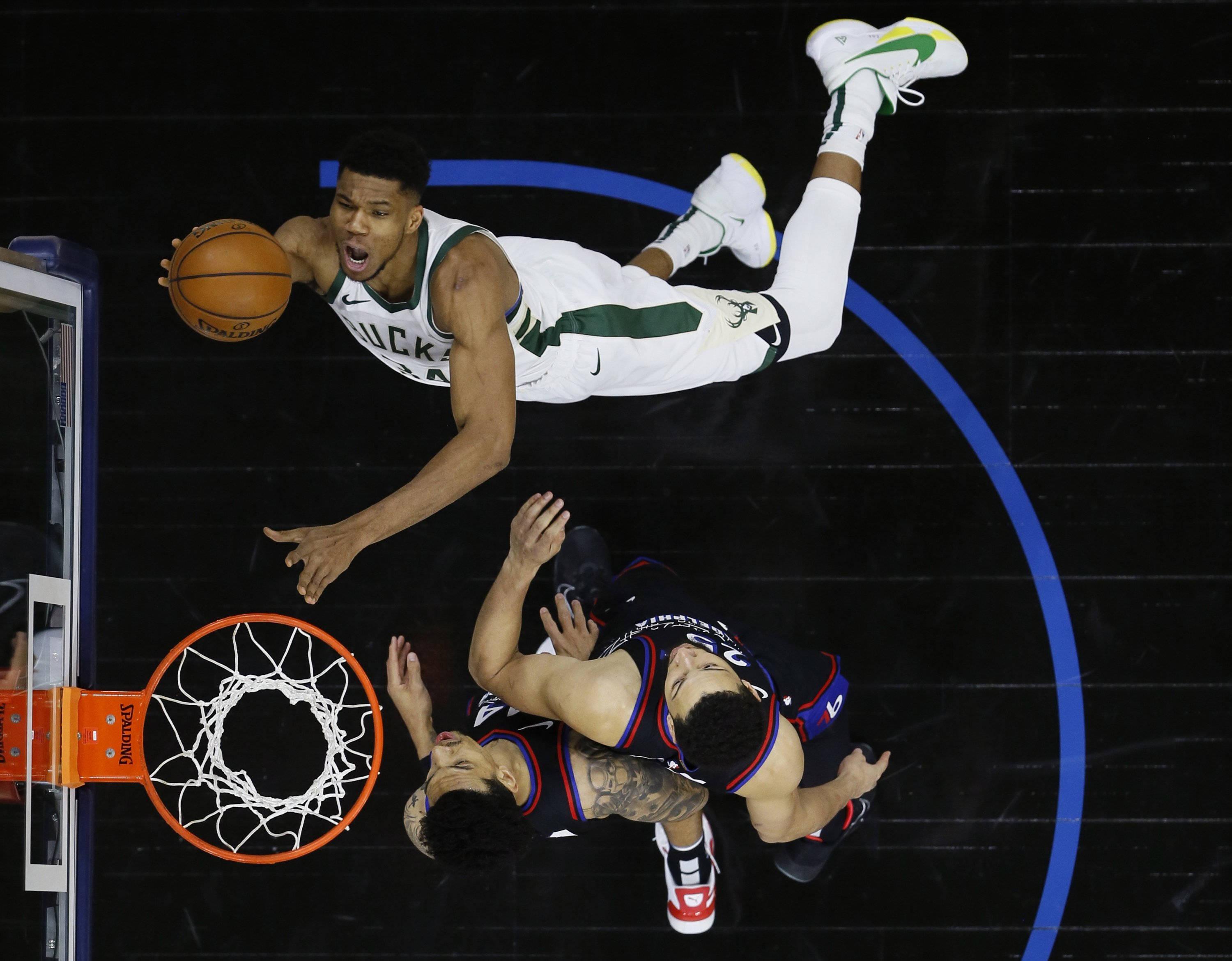 3000x2341 Download Giannis Antetokounmpo Aerial Dunk Shot Wallpaper