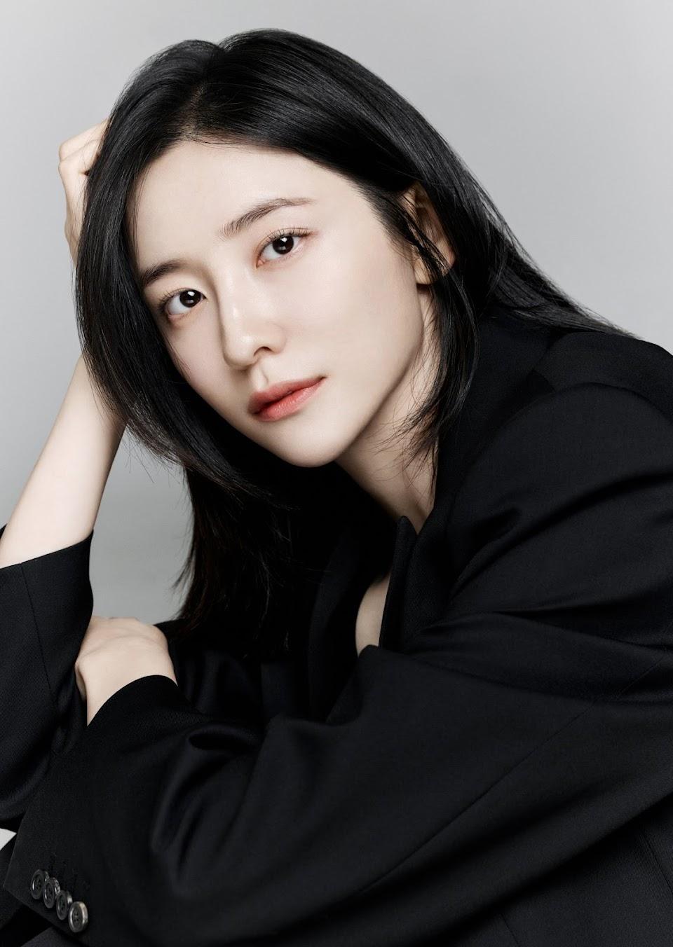 960x1352 Reborn Rich Actress Goes Viral For Her Uncanny Resemblance To An IRL Korean Chaebol Woman