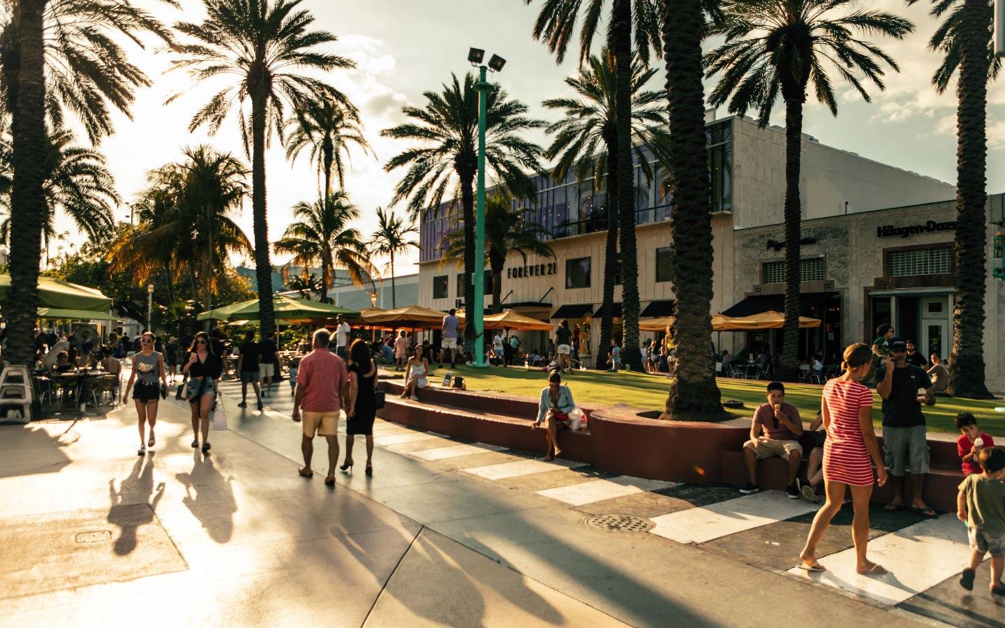 1440x900 Tour Miami's Famed Shopping Streets. Miami & Miami Beach