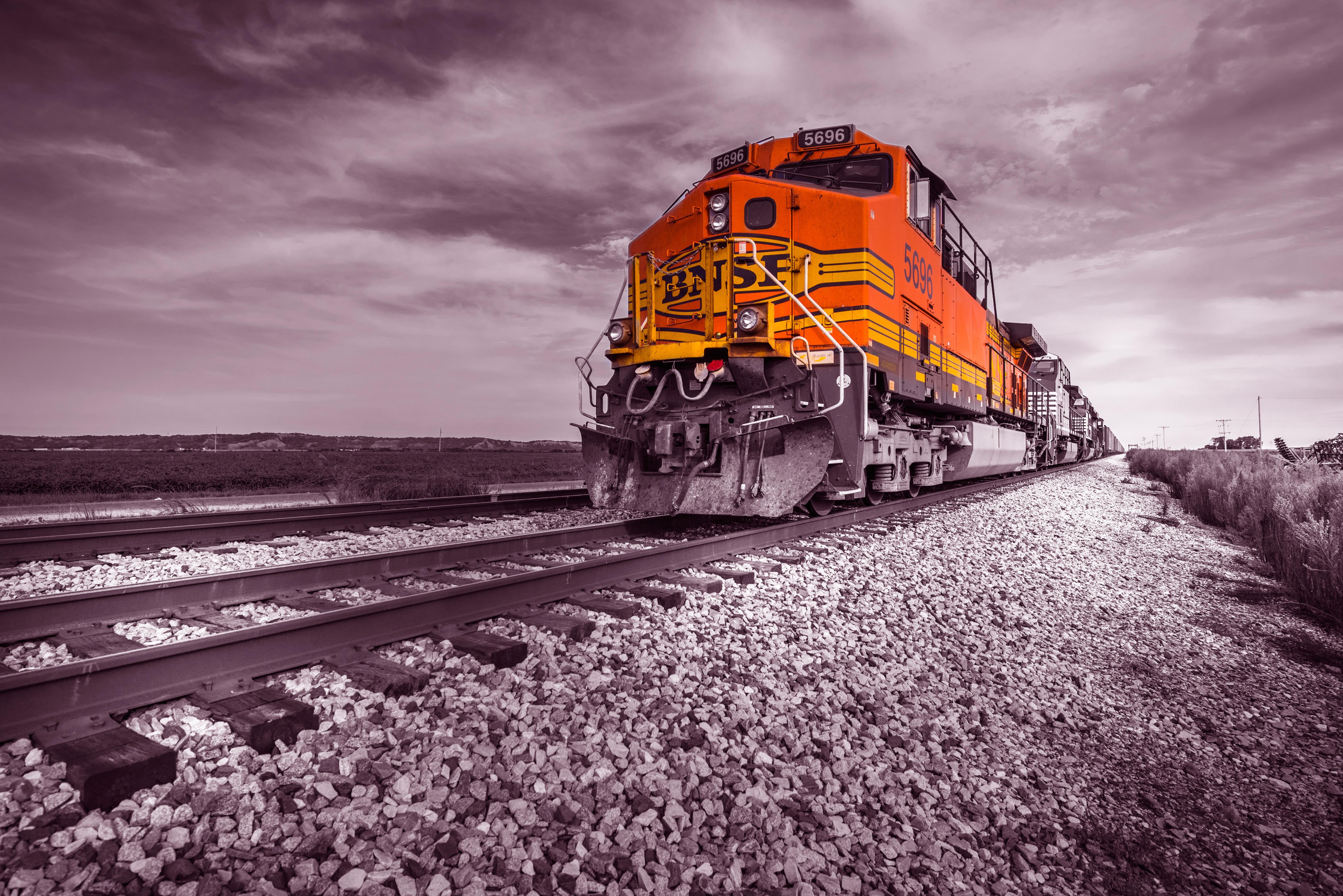 6016x4016 Locomotive: BNSF 5696