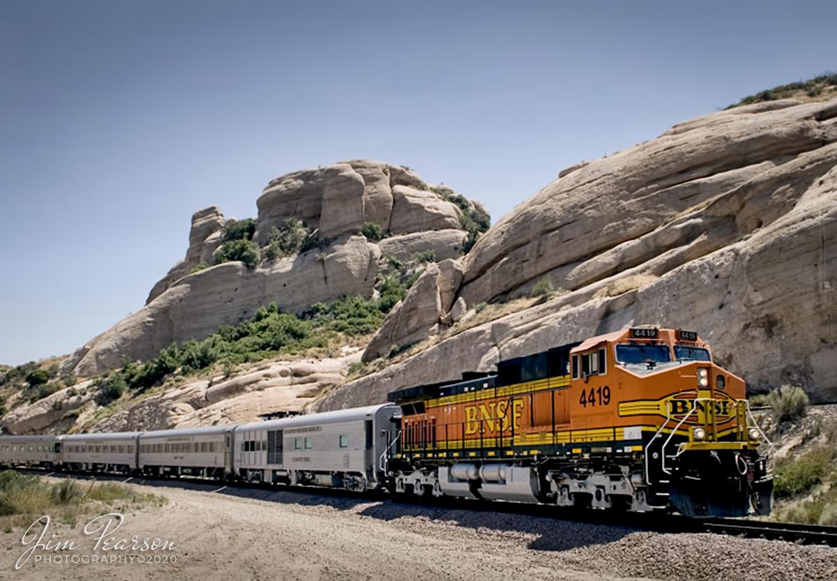 1200x833 BNSF 4419 leading a business train eastbound, Cajon Junction, CA