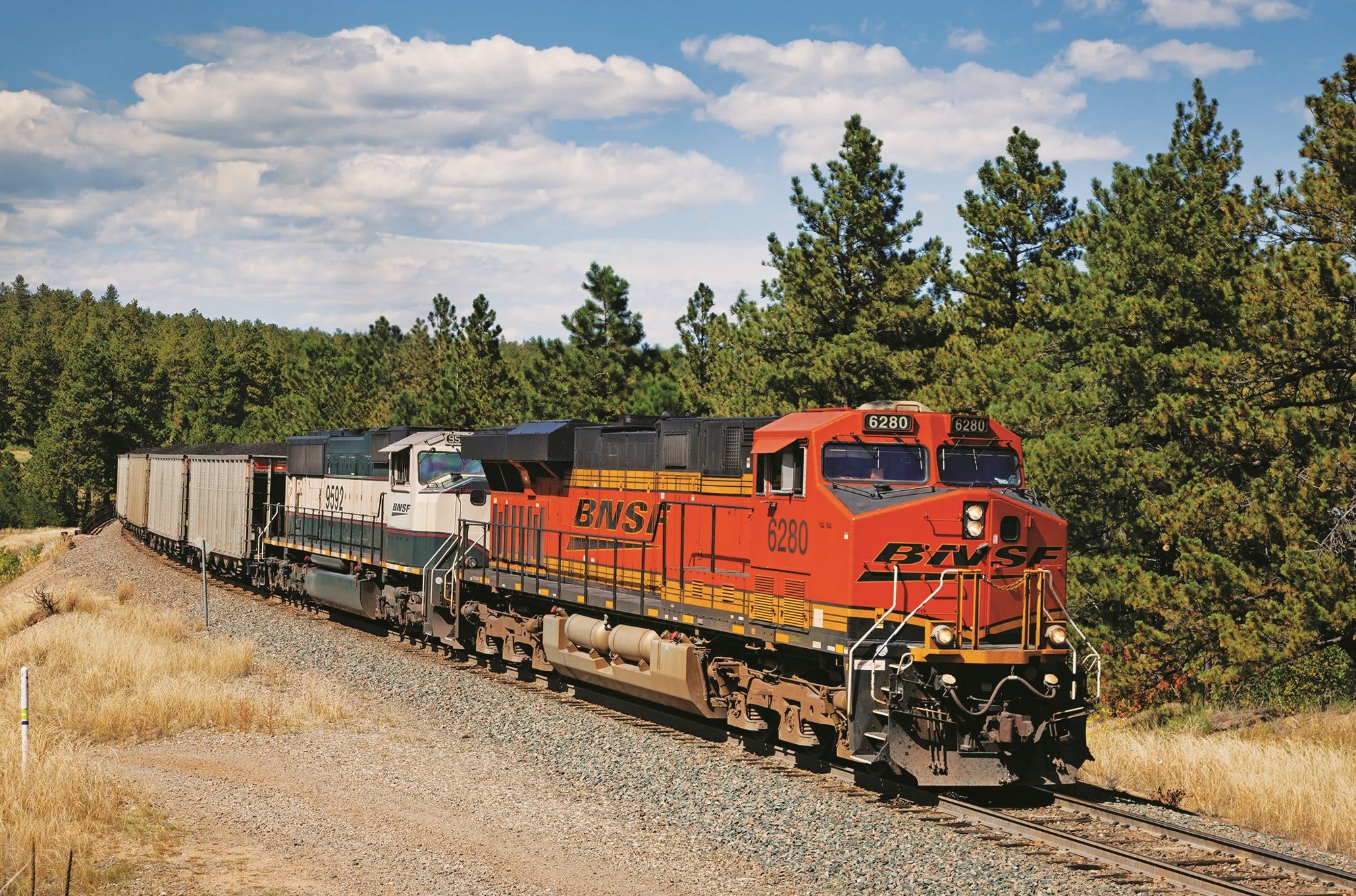 2008x1327 Trains in western US captured in stunning photo book