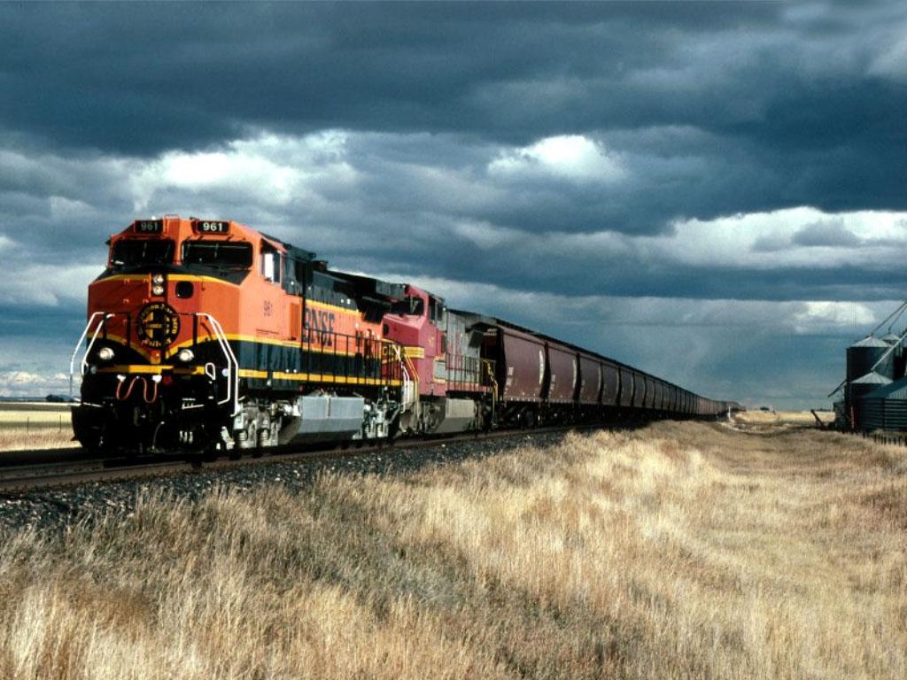1024x768 Diesel Train Wallpaper