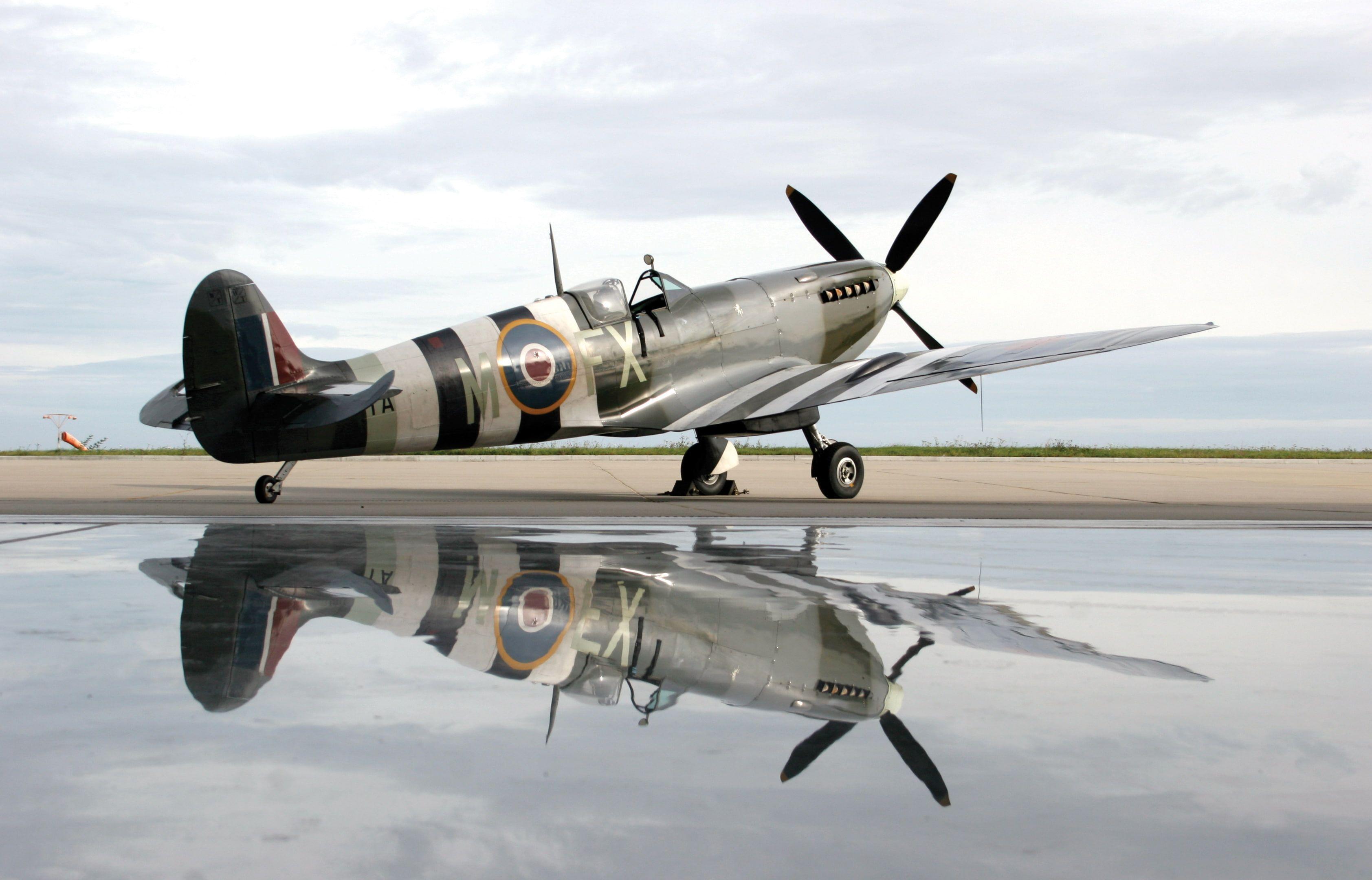 3368x2160 HD wallpaper: water, plane, reflection, spirit of kent spitfire. Wwii aircraft, Supermarine spitfire, Vintage aircraft