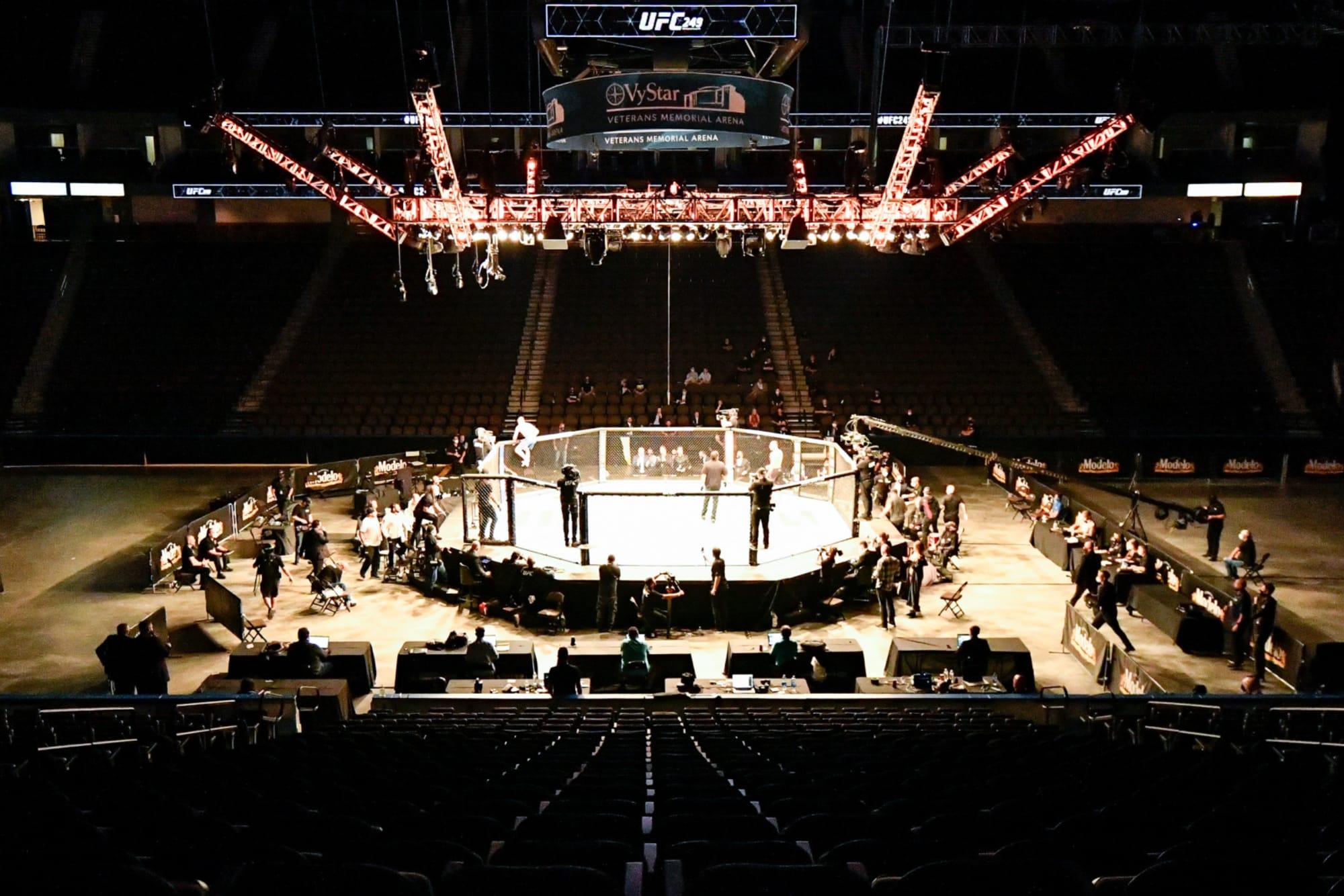2000x1334 Watch MMA Fighters Falle Mid Match (Video)