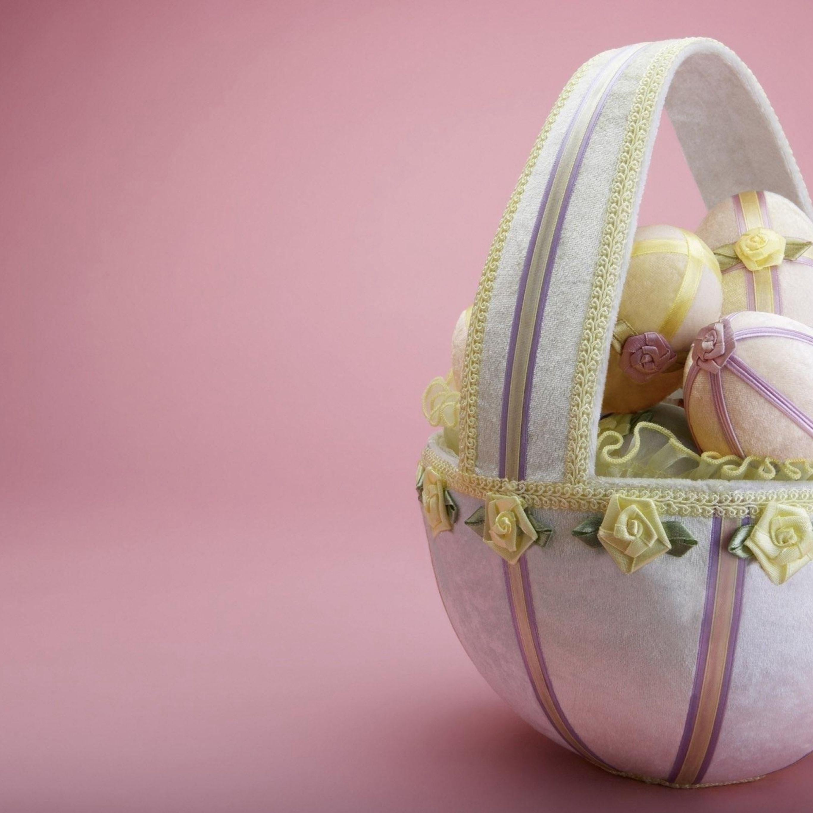 2732x2732 Easter holiday basket eggs flowers beauty background iPad Pro Wallpaper Free Download