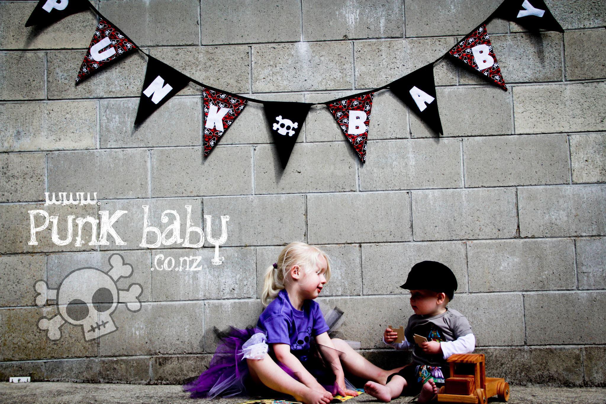 2048x1366 Baby Clothes Wallpaper