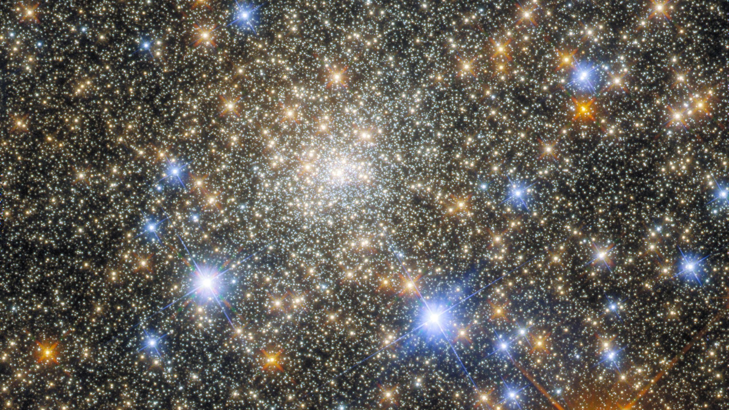 2560x1440 Star cluster glitters in new Hubble Space Telescope photo