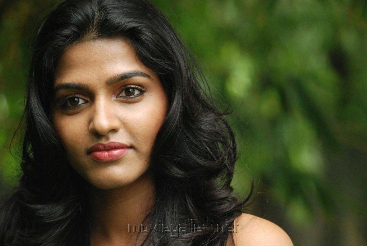 1280x859 Tamil Actresses Wallpaper
