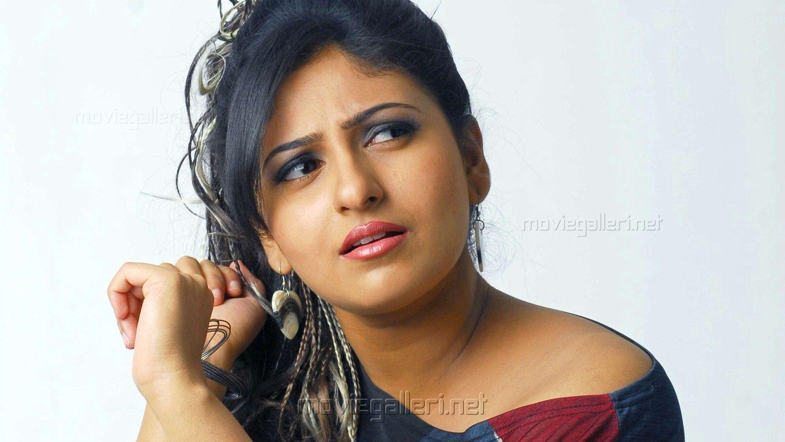 1600x900 Tamil Actress HD Wallpaper Free Download. (53++ Wallpaper)