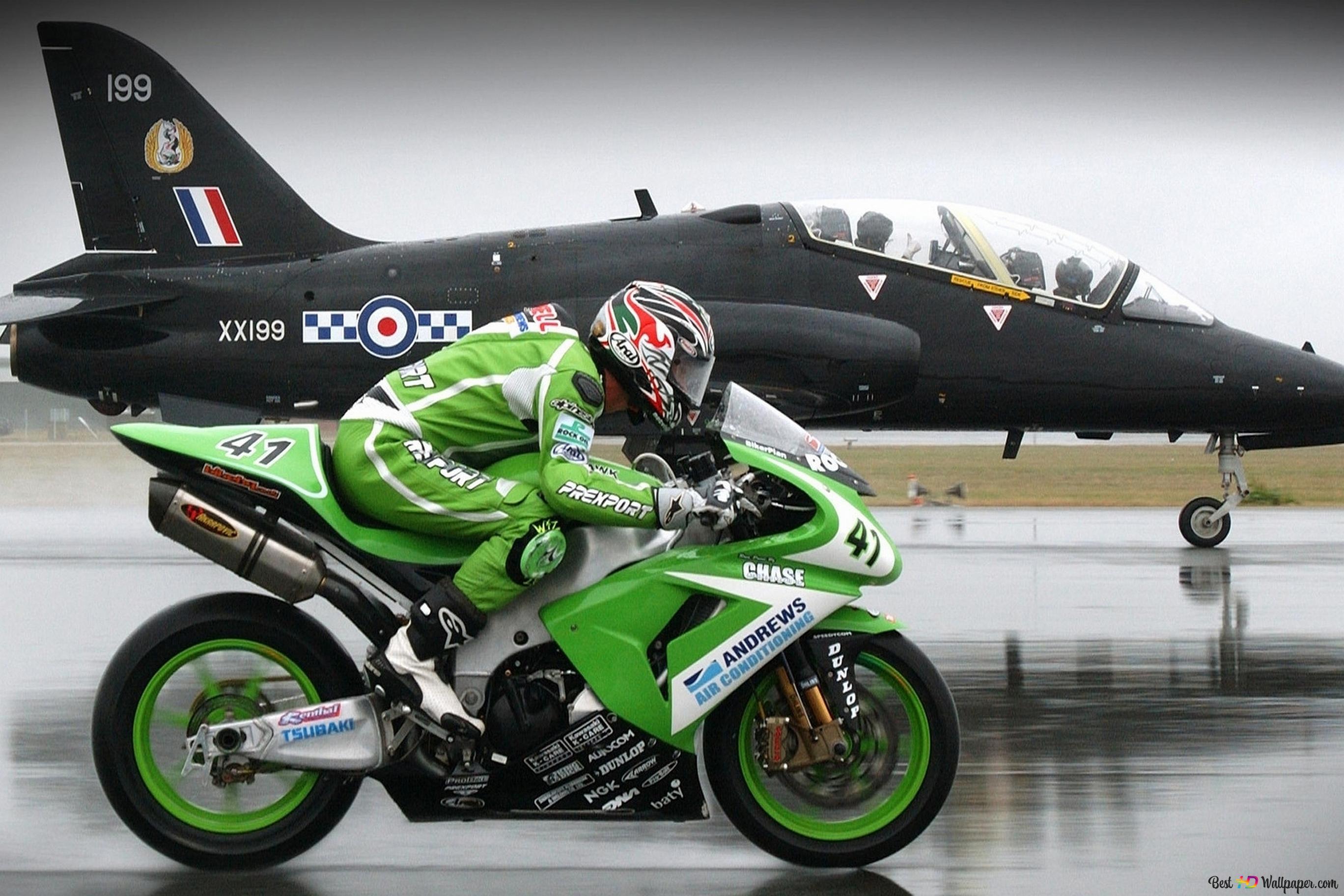 2736x1824 Rider in a green motorcycle 4K wallpaper download