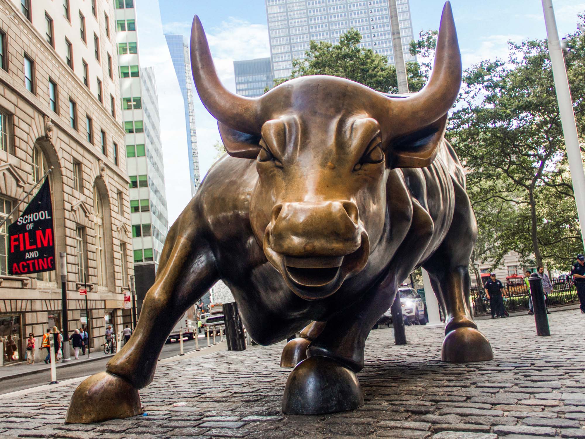2000x1500 History of the Charging Bull (and How To See It)