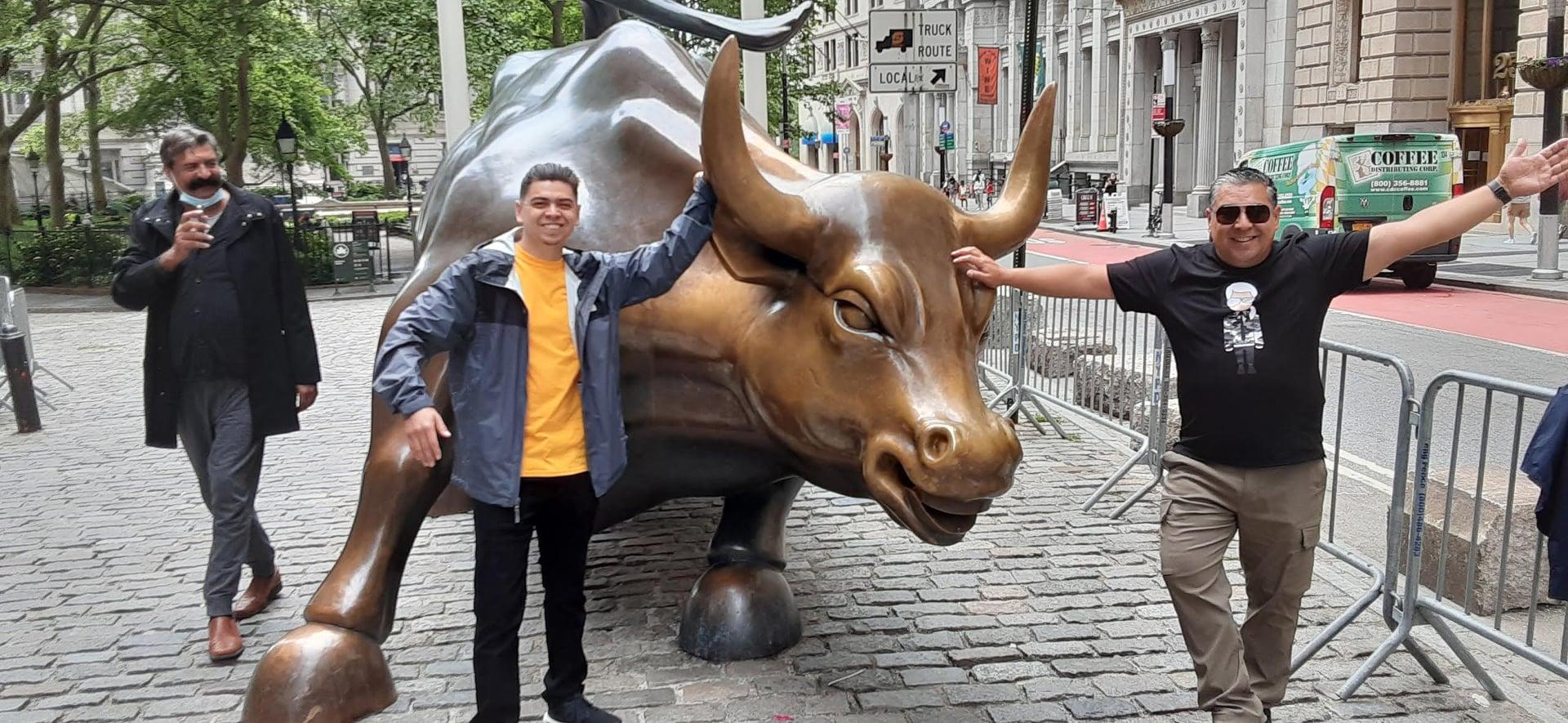 1920x885 How To Pose at the Charging Bull: 9 Tips for the Best Photo