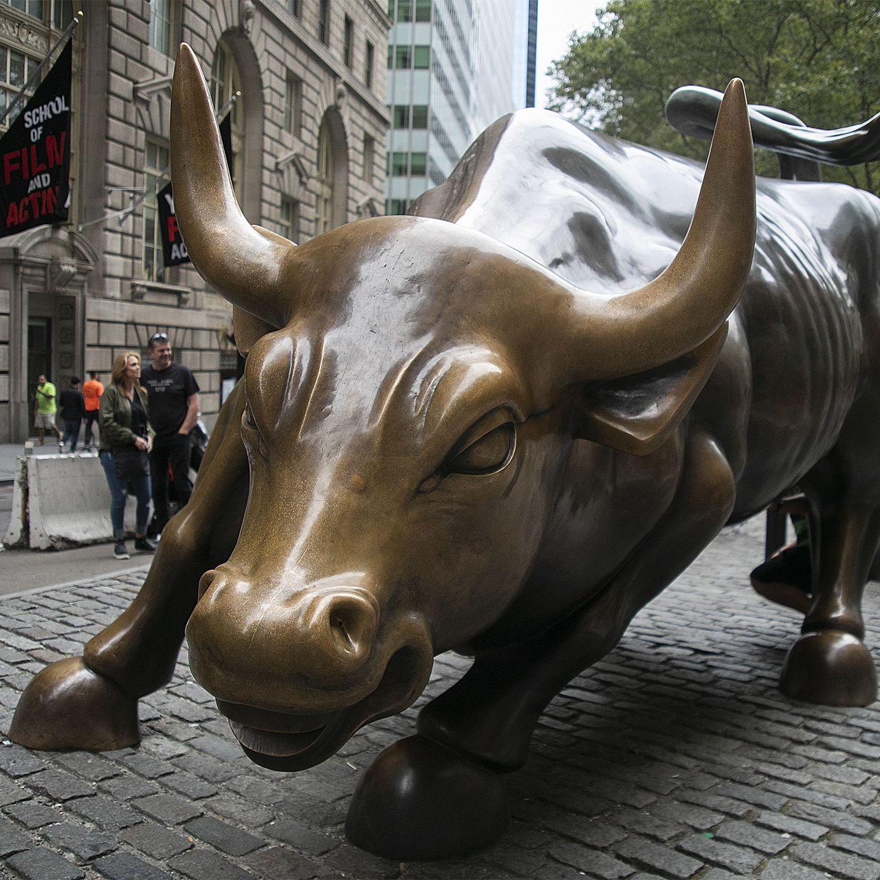 1280x1280 Upstate New York Foundry to Mend Damaged 'Charging Bull' Sculpture