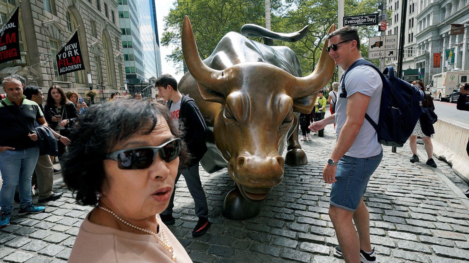 1600x900 Wall Street 'Charging Bull' repairs to cost an estimated $000 after banjo attack leaves hole in its horn