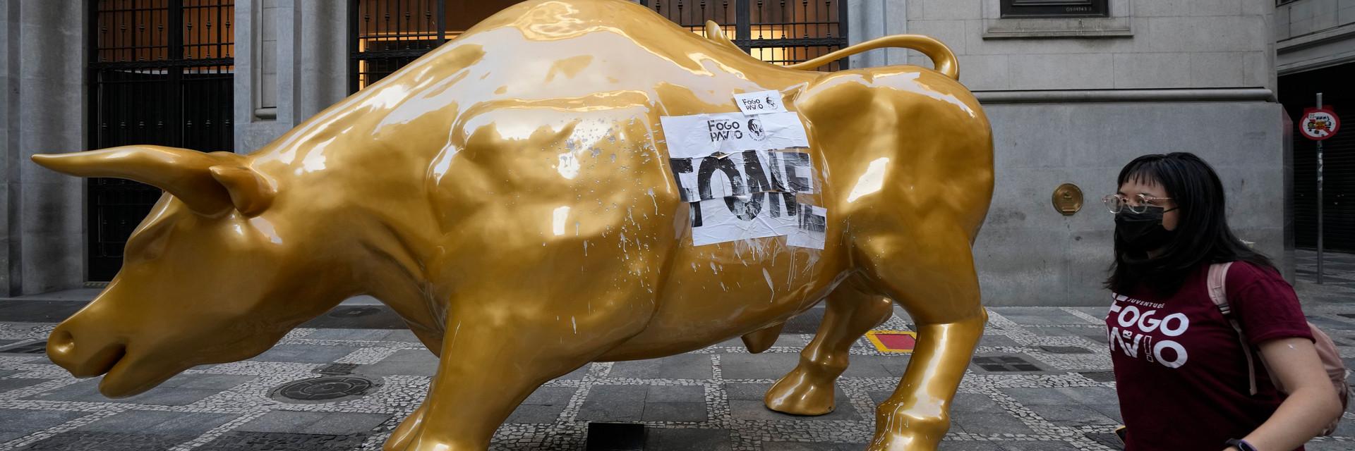 1920x640 Brazilians find stock exchange bull unbearable, remove it