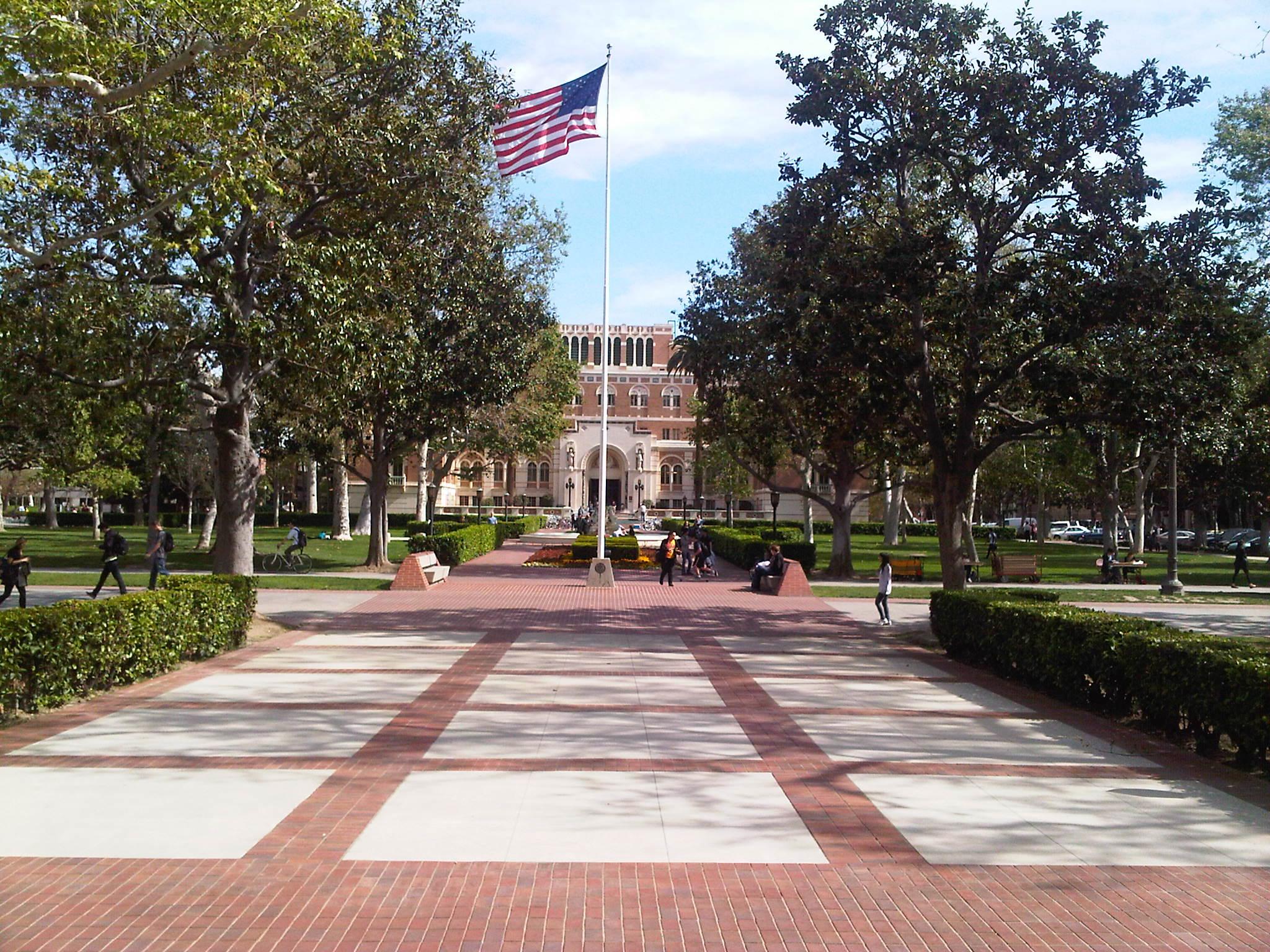 2048x1536 USC Campus Wallpaper
