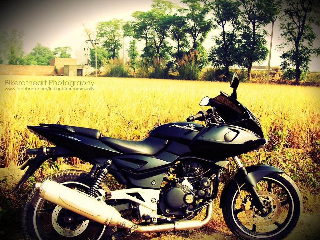 1024x768 Bajaj Pulsar 220 Wallpaper 01. Faisal A Khan