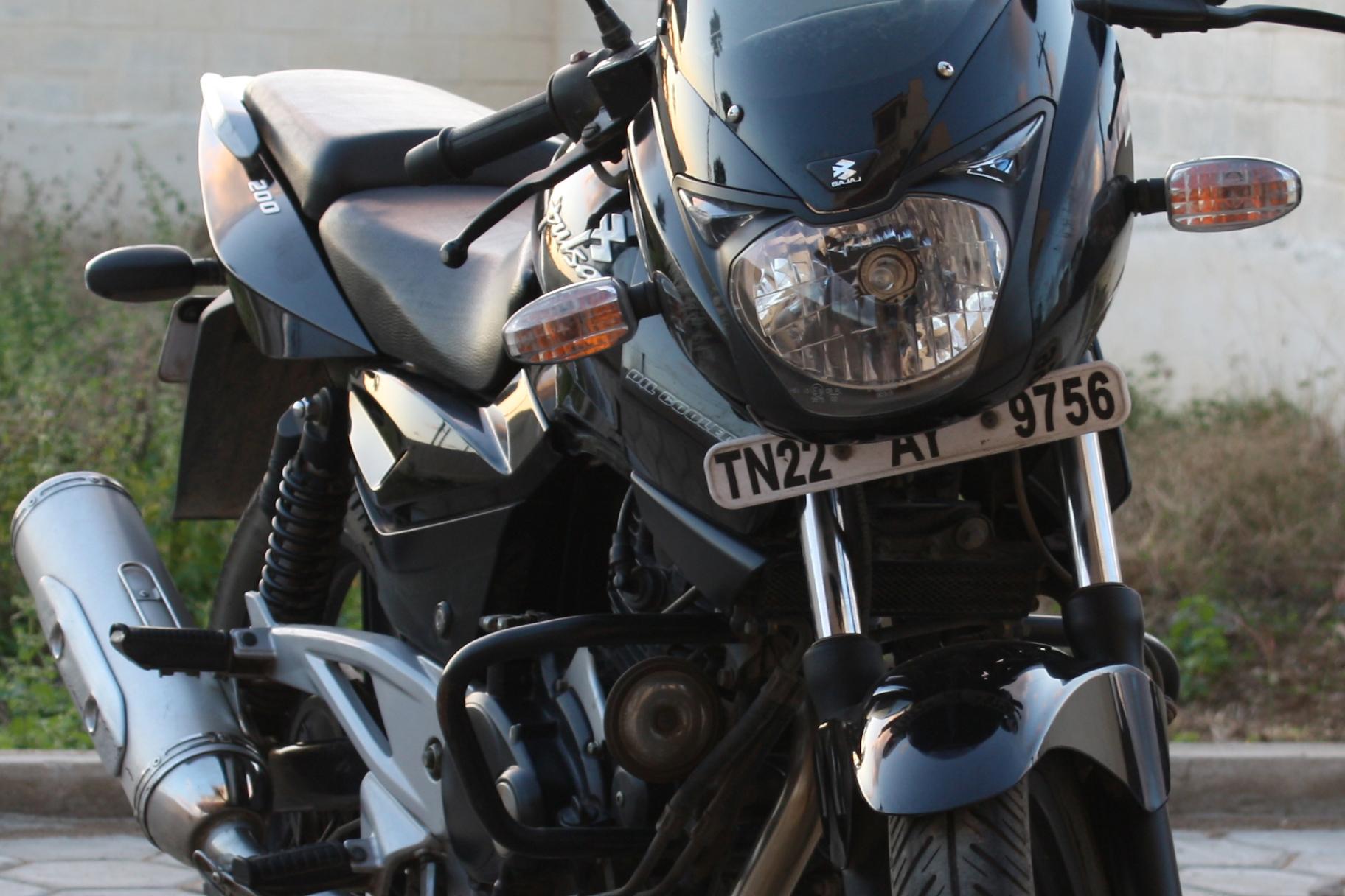 1824x1216 Black Bajaj Pulsar