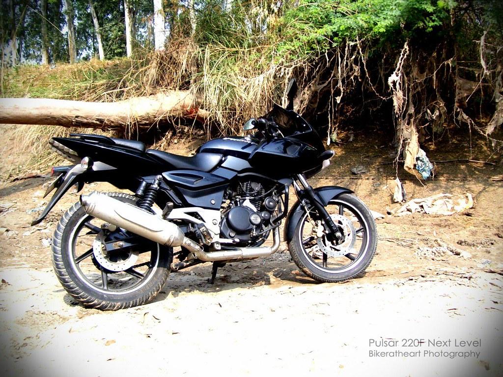 1024x768 Bajaj Pulsar 220 Wallpaper 03. Faisal A Khan
