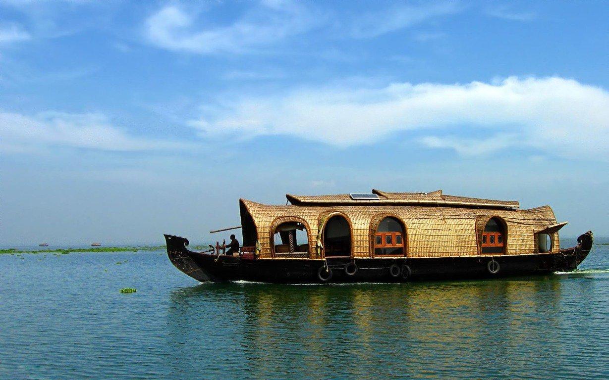 1229x768 Exotic Houseboat Photo That Will Convince You That Your Next Vacation Should Be On One