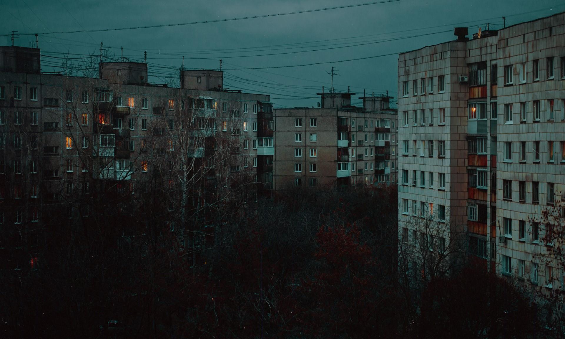 1920x1151 Gloomy City Block Of Flats In Russia During Fall HD Wallpaper