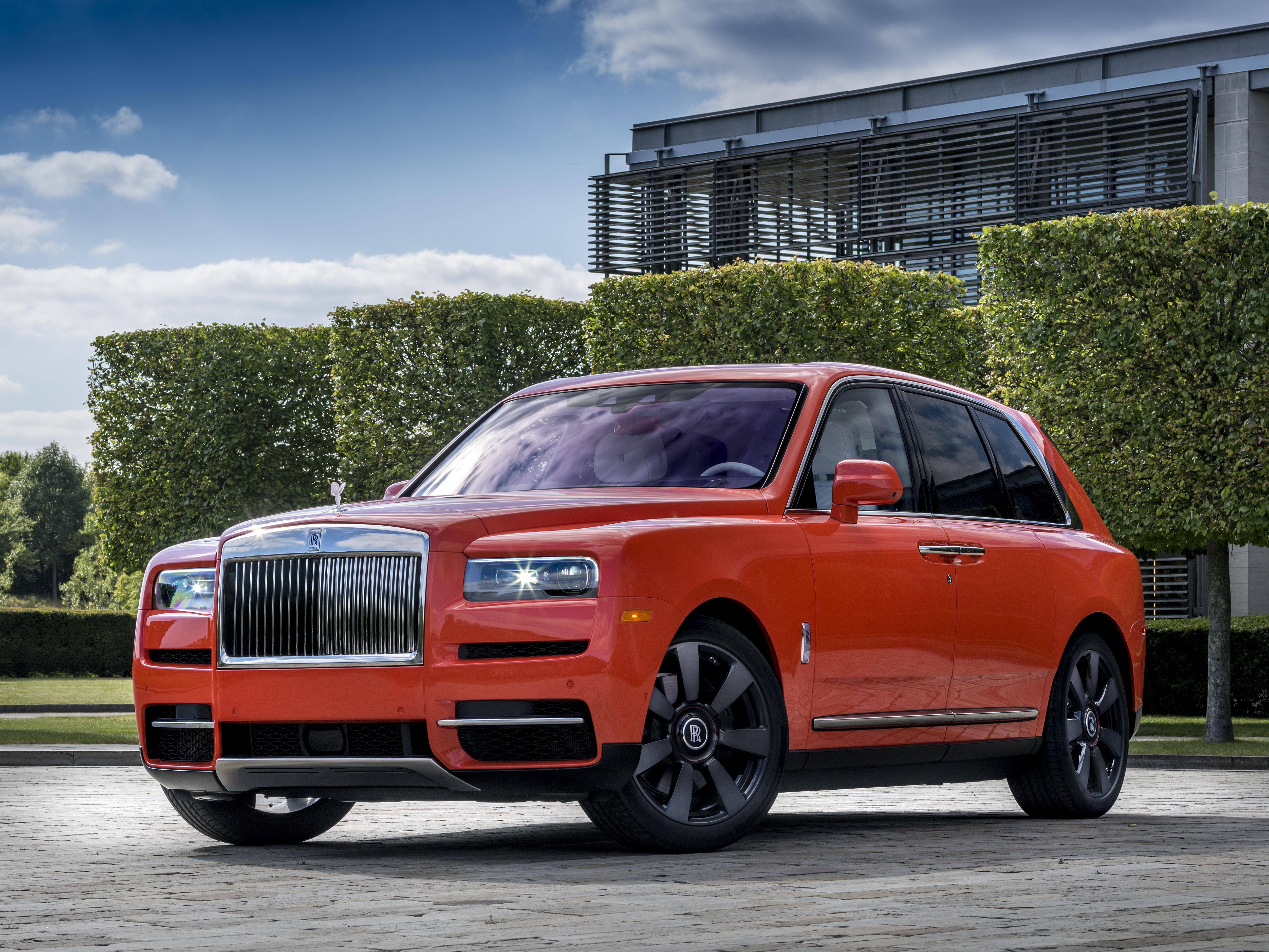 5008x3758 Rolls Royce Cullinan 4k Ultra HD Wallpaper