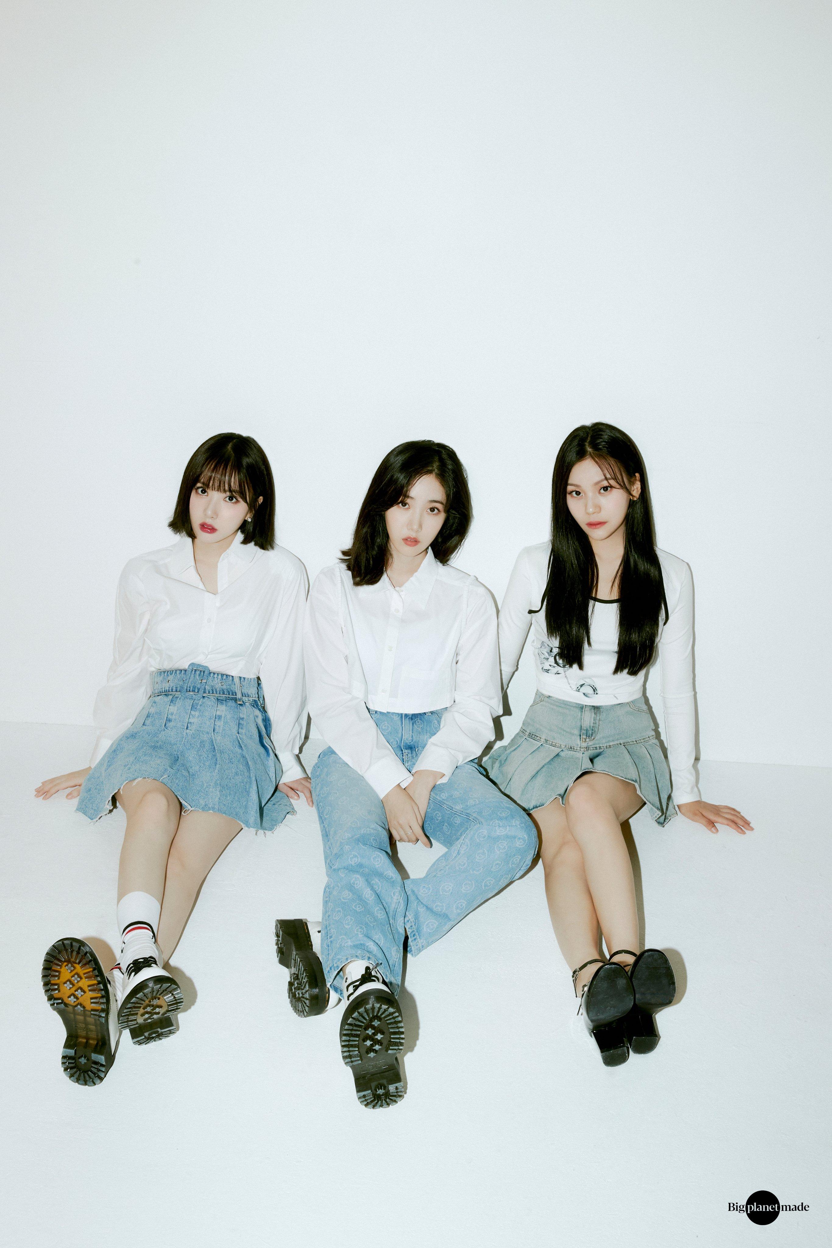 2731x4096 VIVIZ Profile Photo (Eunha, SinB, Umji) (HD HQ)-Pop Database