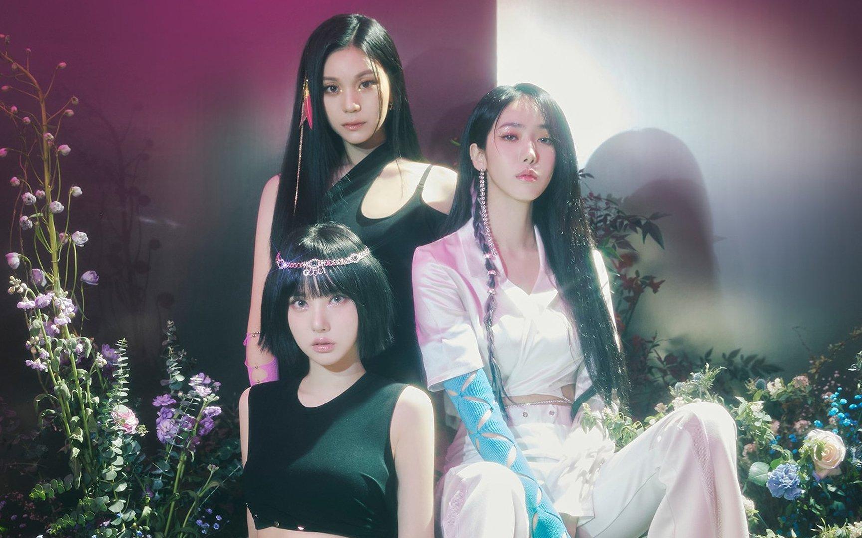1728x1080 VIVIZ (Former GFriend's SimB, Eunha, and Umji) radiate their elegant beauty in the new group teasers for their debut