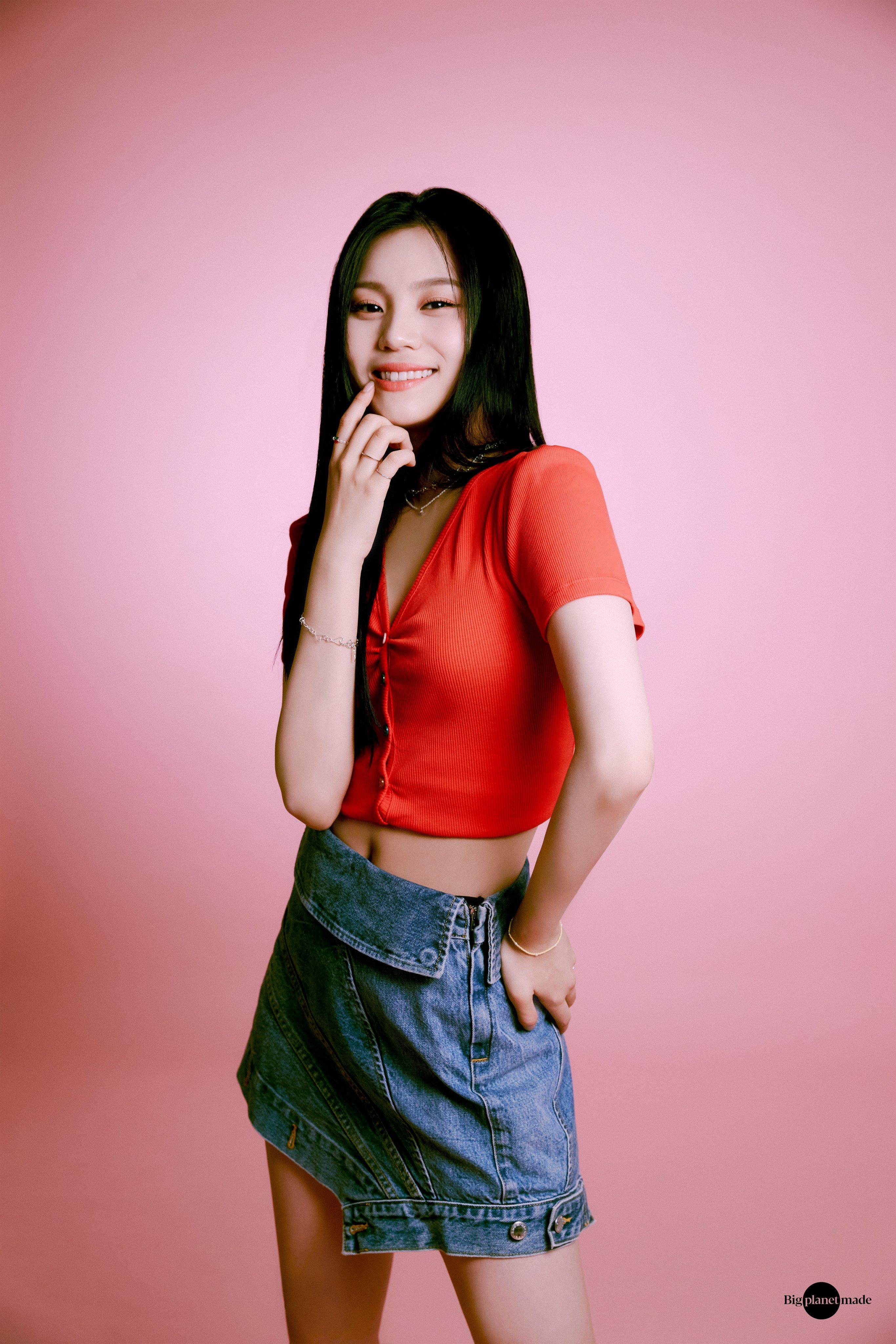 2731x4096 ViviZ Wallpaper