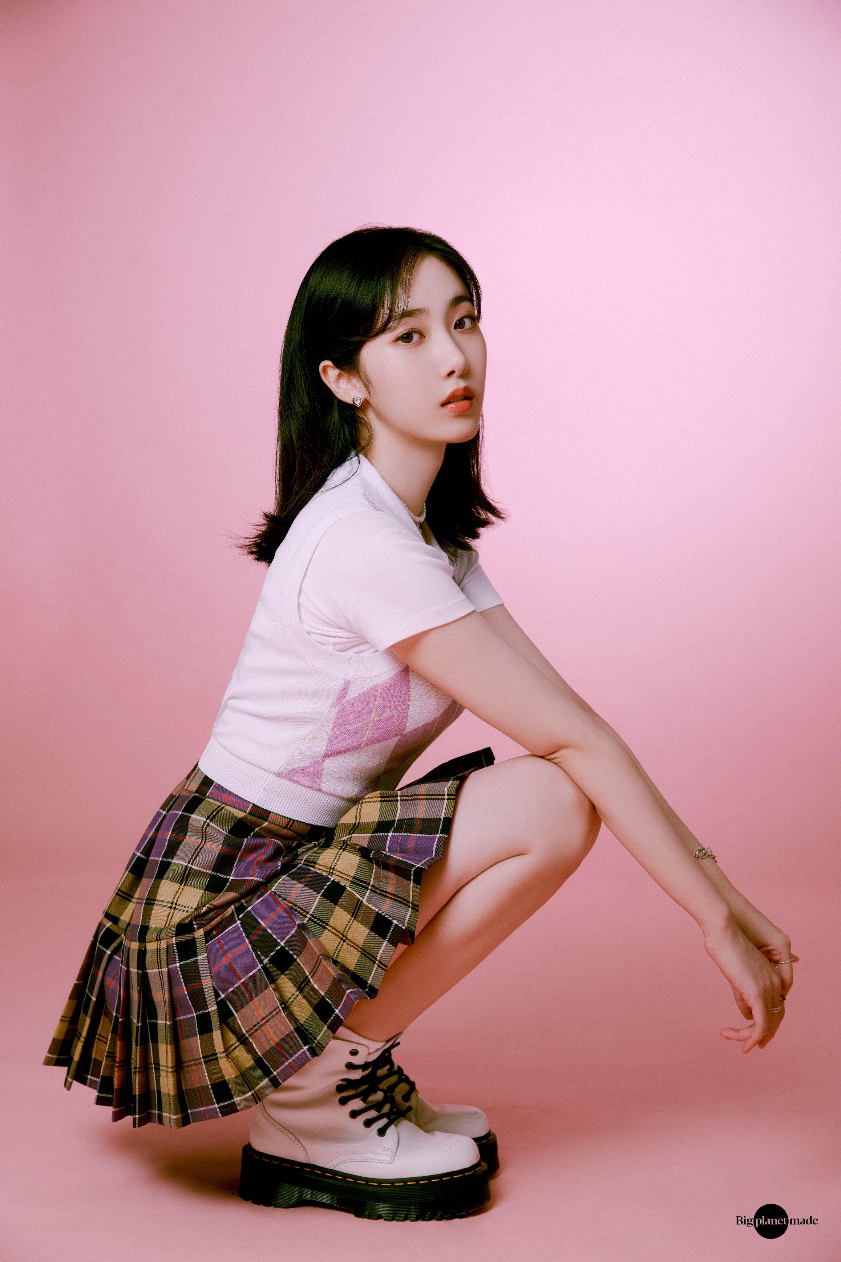 2731x4096 VIVIZ Profile Photo (Eunha, SinB, Umji) (HD HQ)-Pop Database