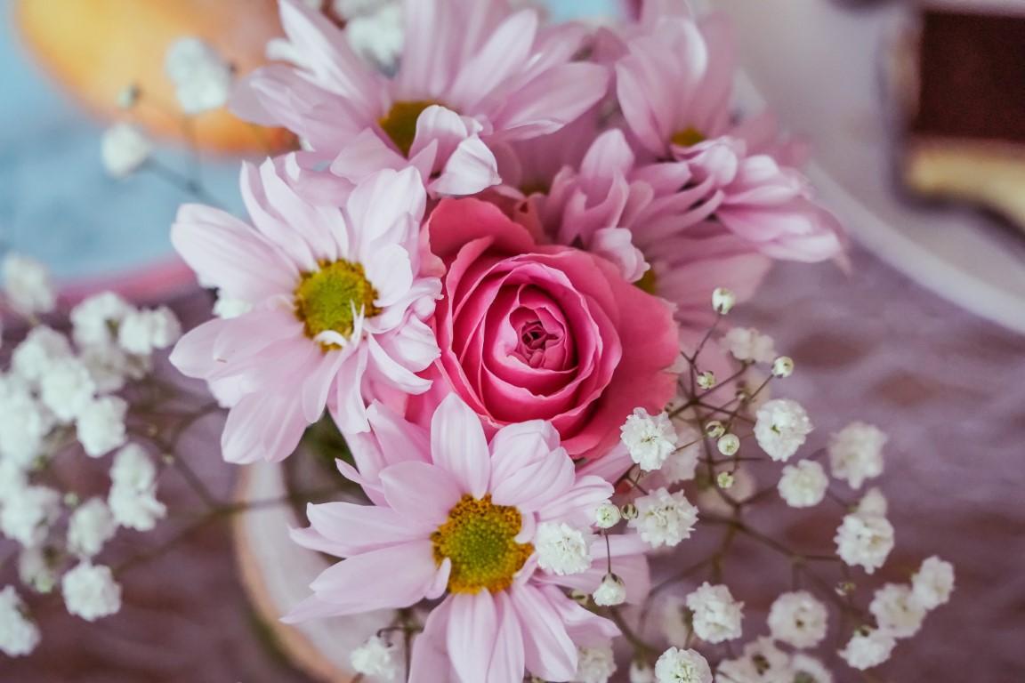 1152x768 What to Bring to a Funeral or Memorial Service