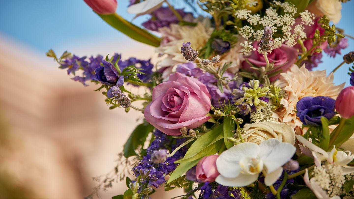 1440x810 Condolence Flowers