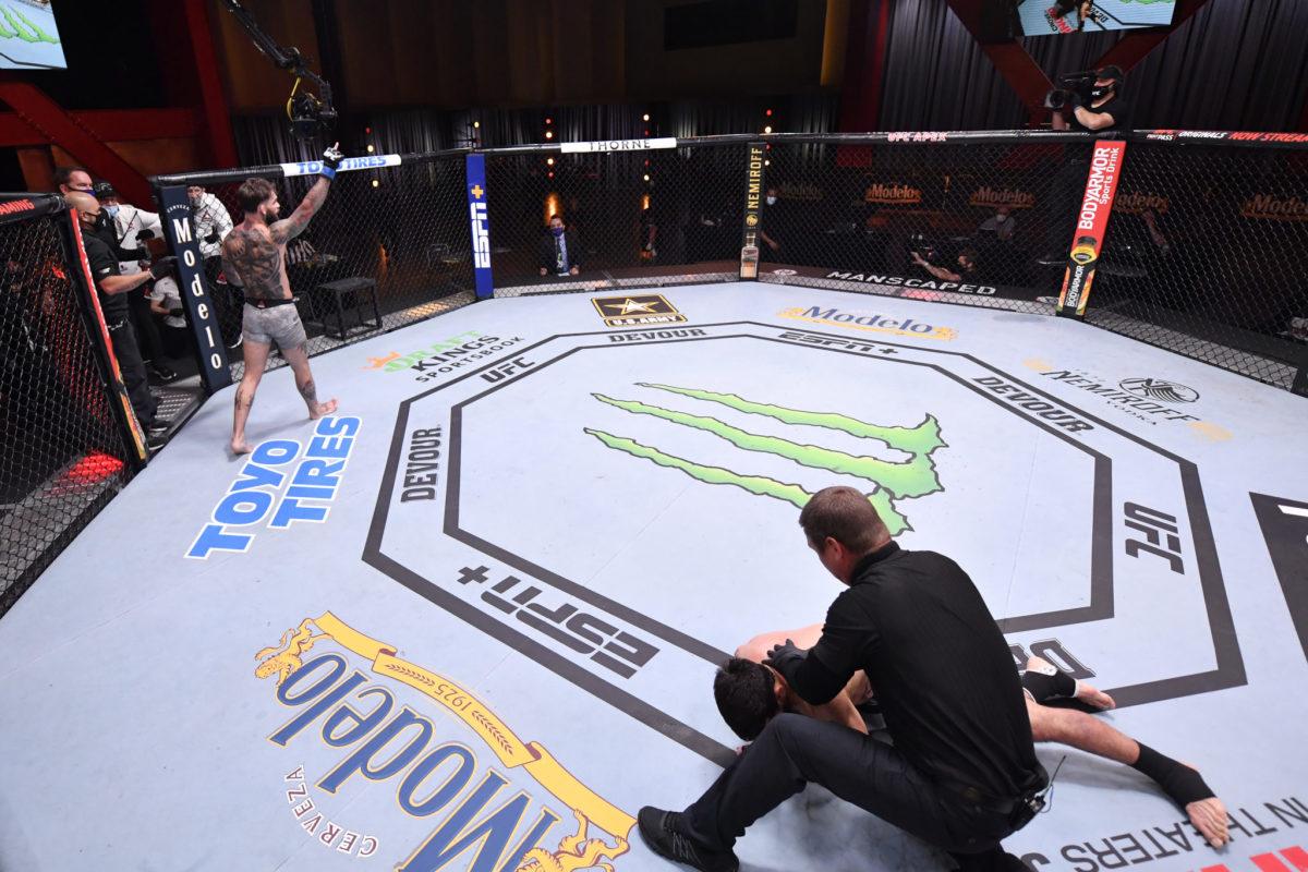 1200x800 UFC Fighter Trevin Giles Faints Moments Before Fight Spun: What's Trending In The Sports World Today