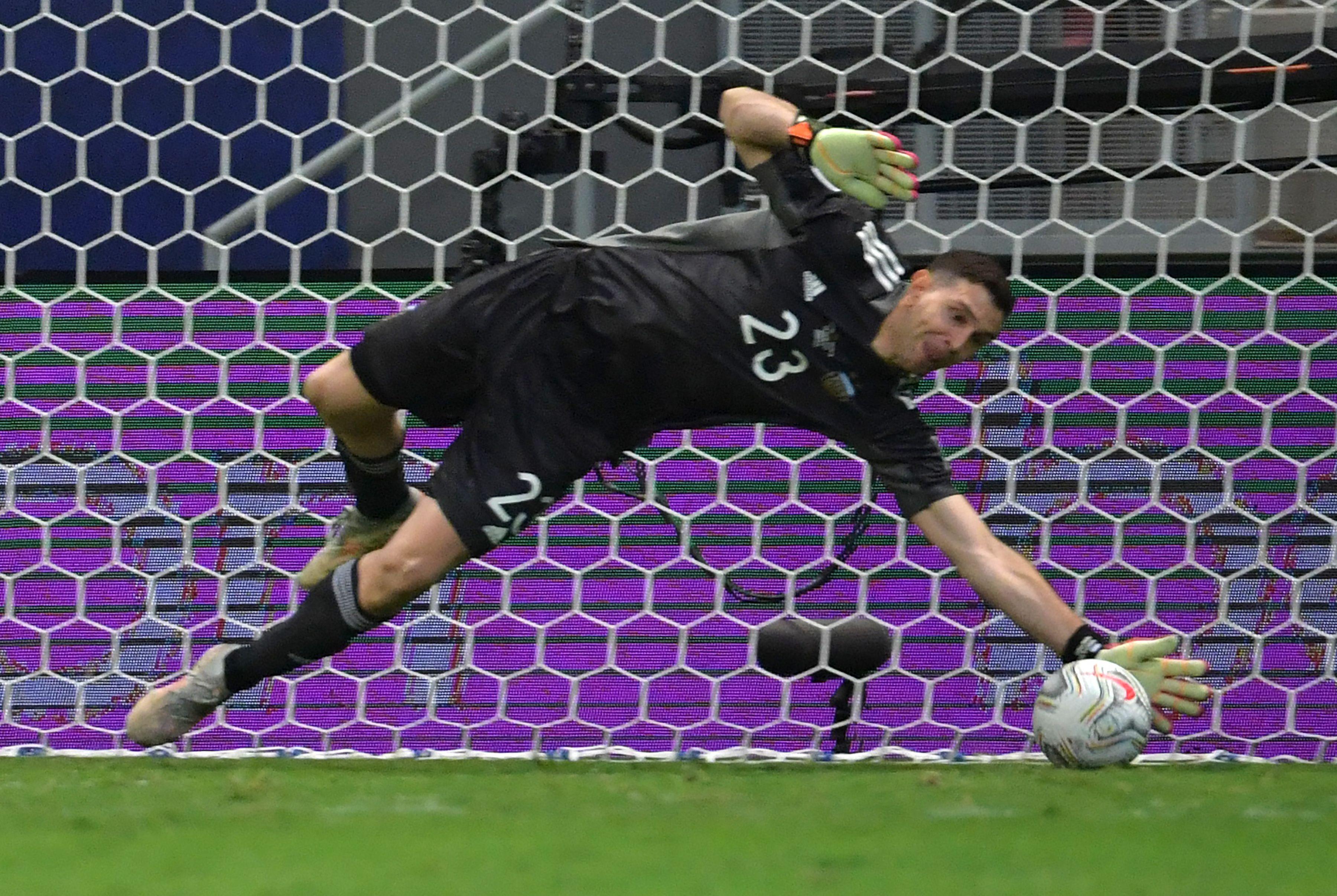 3600x2413 Dibu Martínez, nominado al Premio Yashin como mejor arquero del mundo. Goal.com Espana