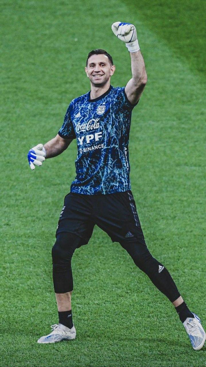 720x1280 Emiliano Martinez